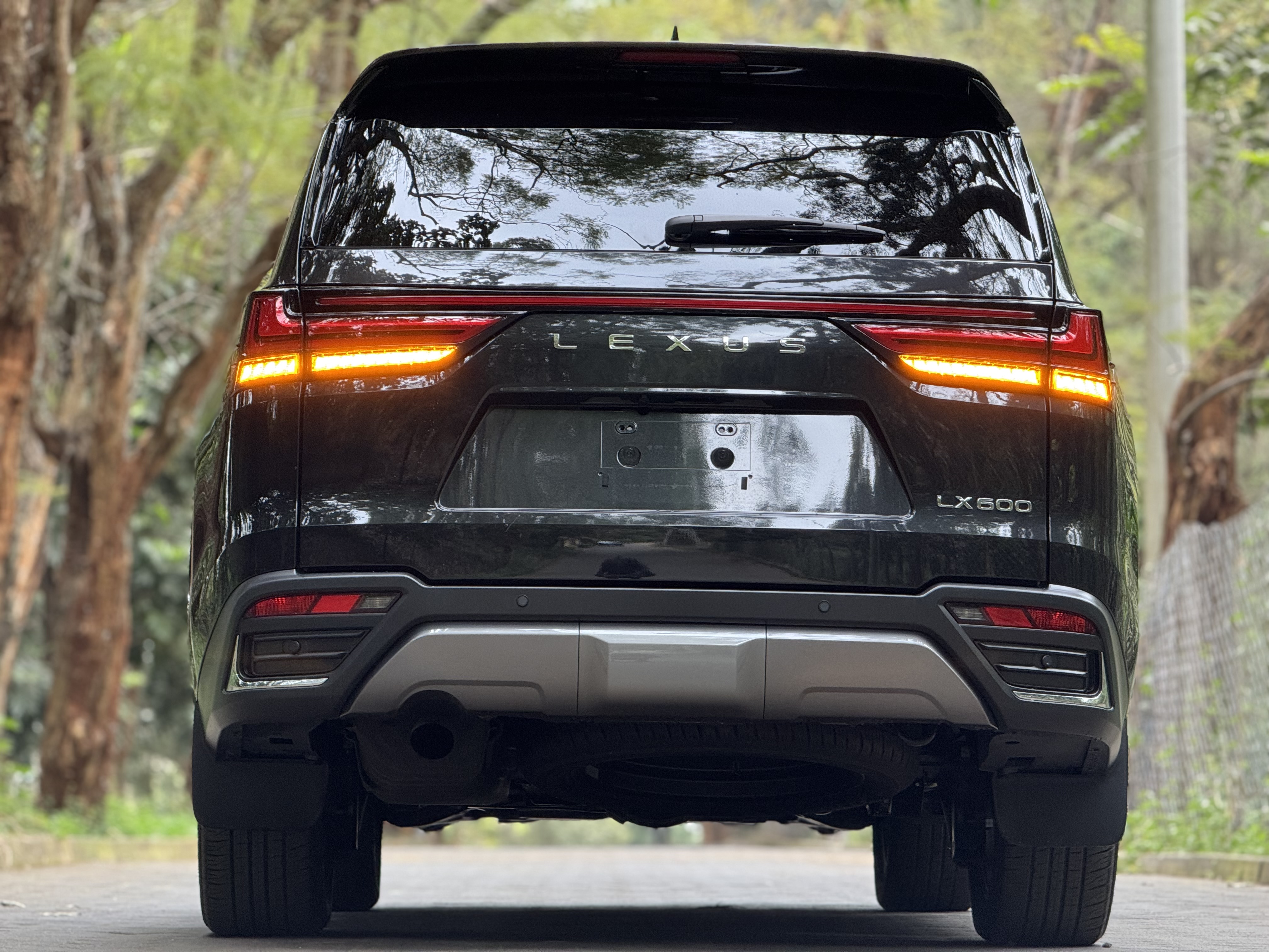 2023 LEXUS LX600