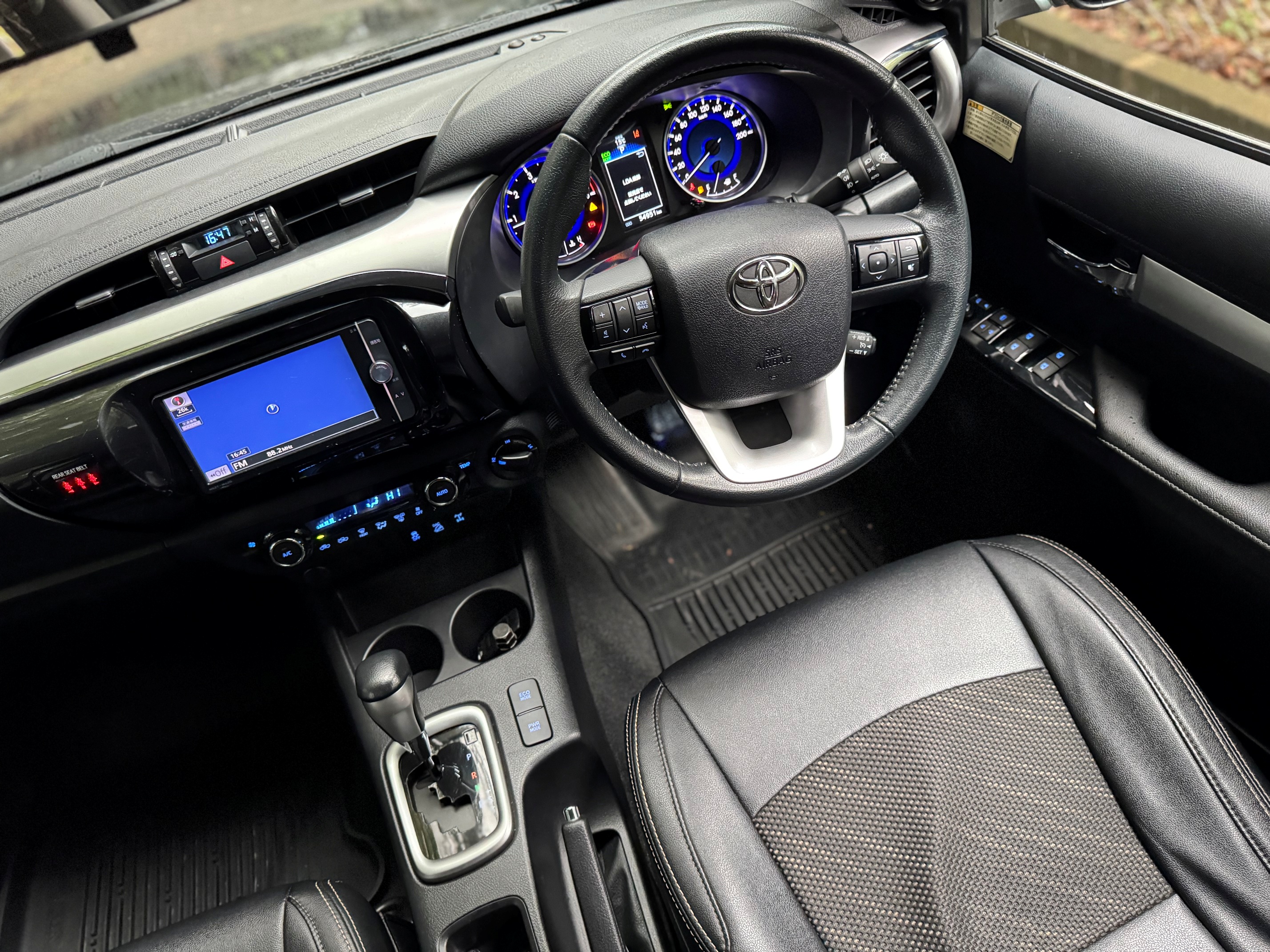 TOYOTA HILUX