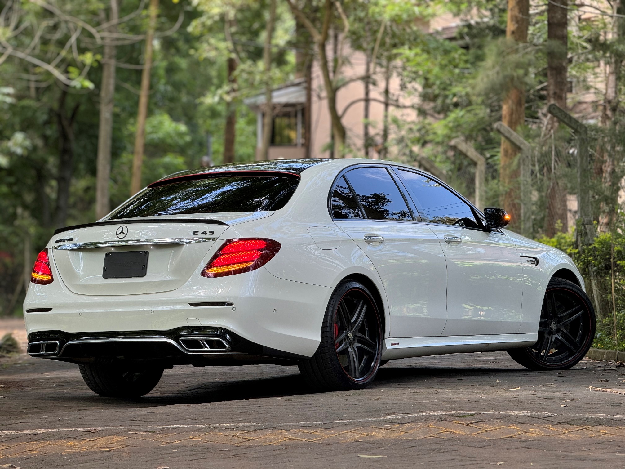 MERCEDES BENZ E43 AMG