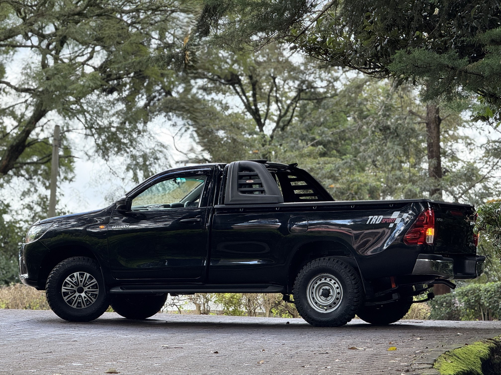 TOYOTA HILUX HIGH RIDER