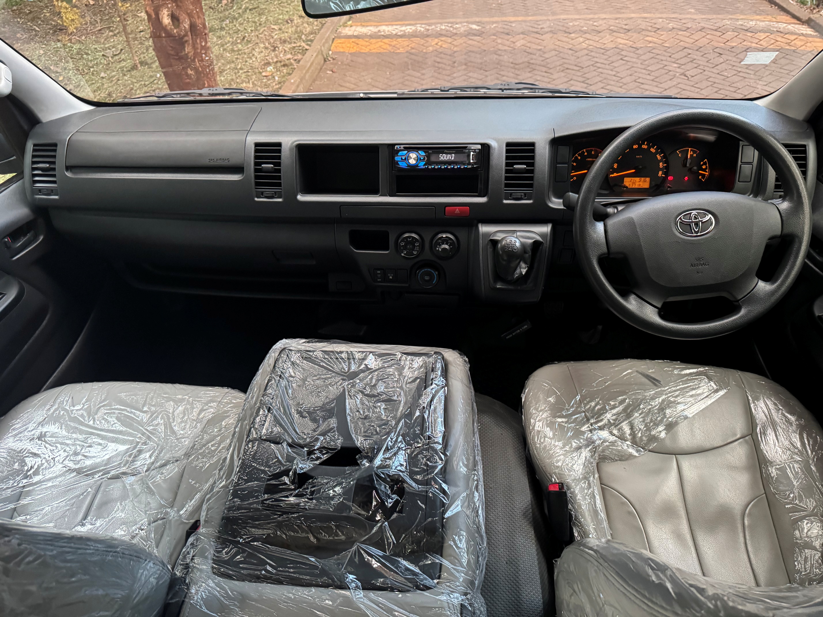 TOYOTA HIACE 9L