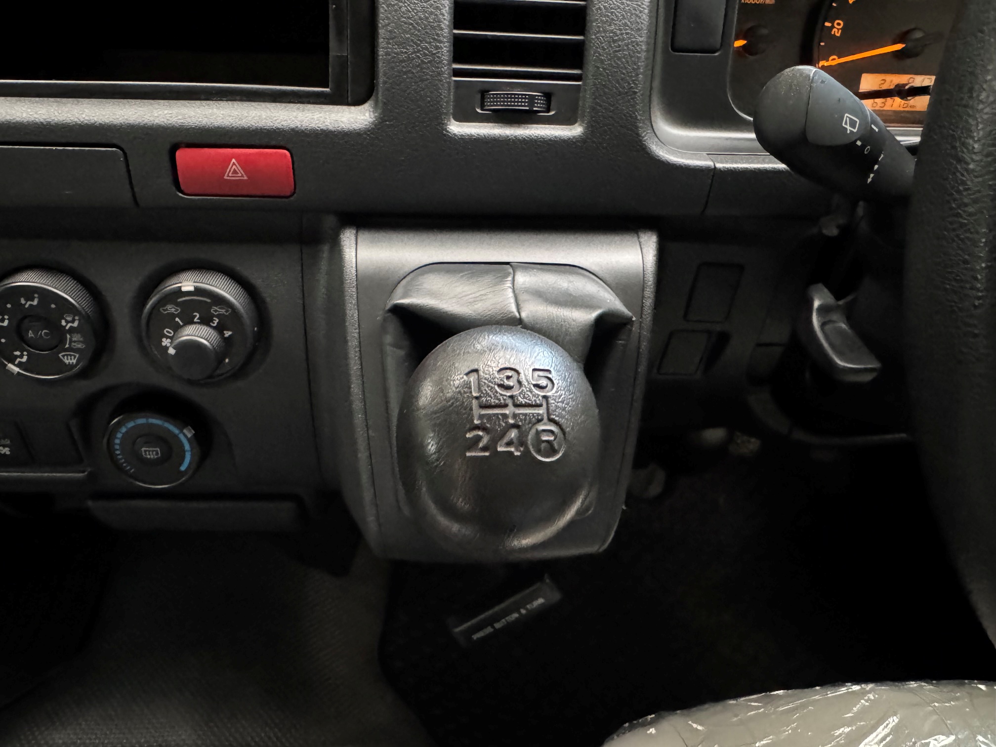 TOYOTA HIACE 9L