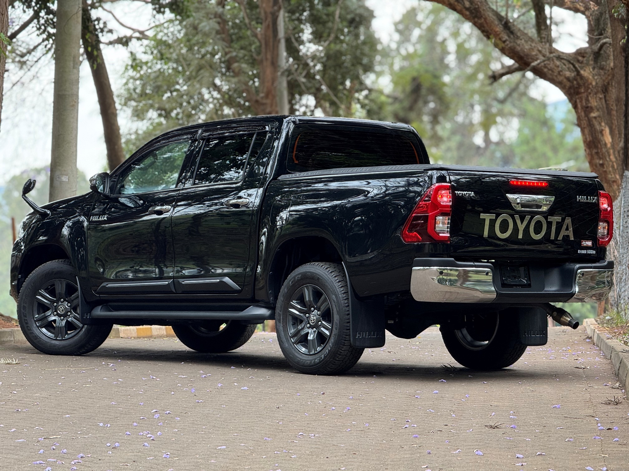 TOYOTA HILUX