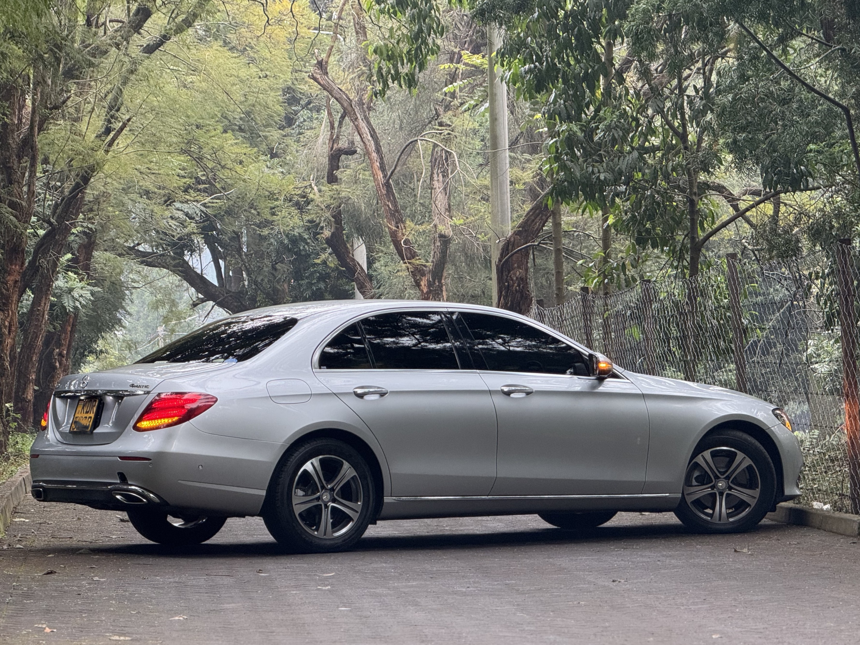 2017 MERCEDES BENZ E200