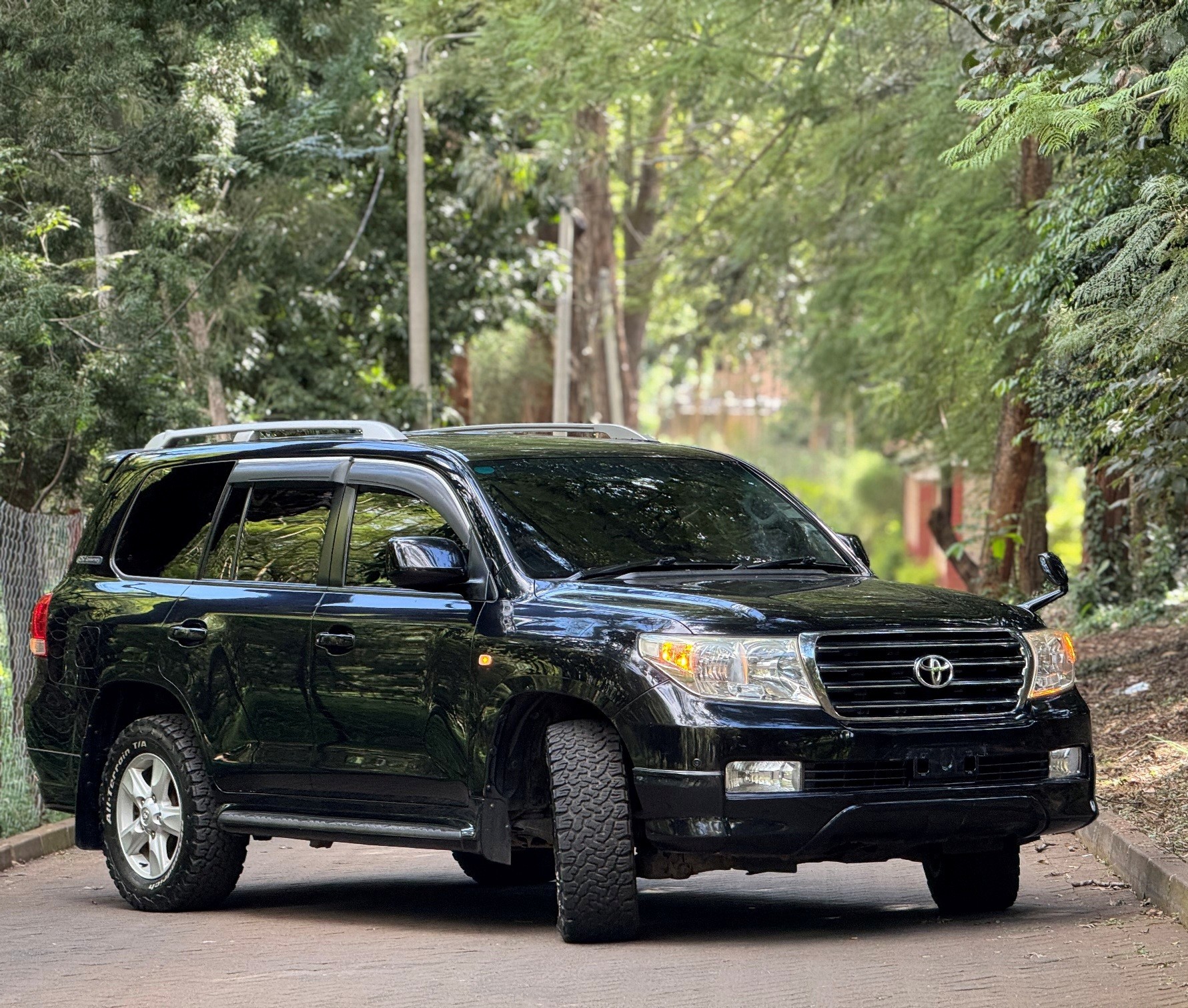 TOYOTA LANDCRUISER V8 ZX