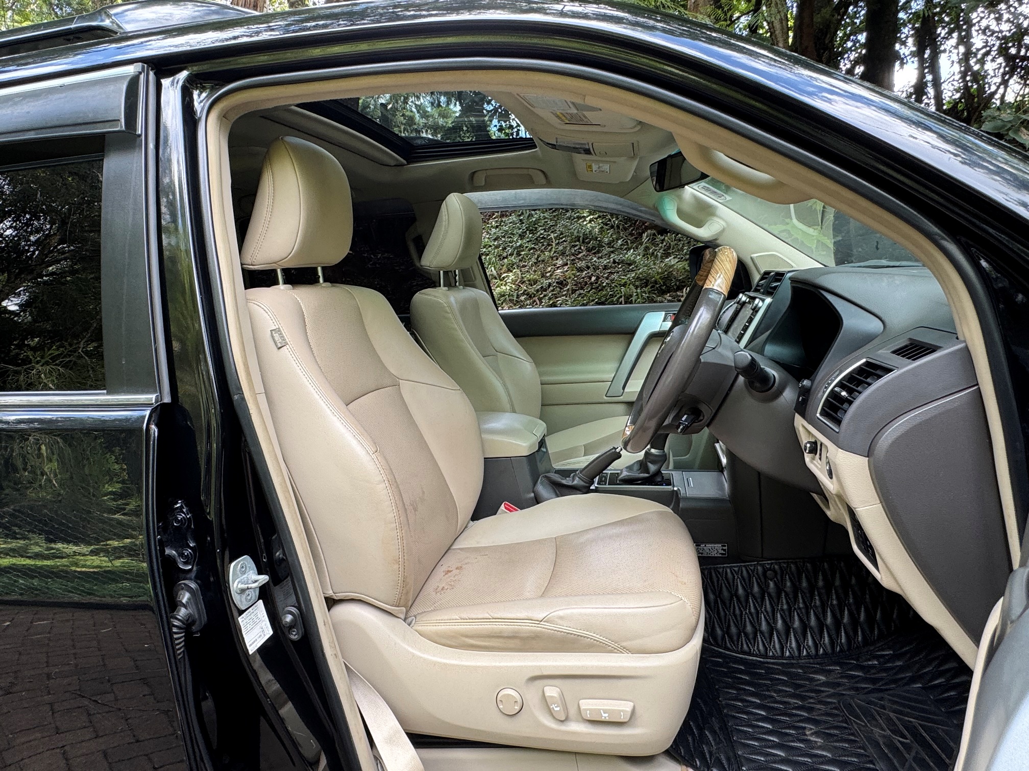 TOYOTA LANDCRUISER PRADO KAKADU