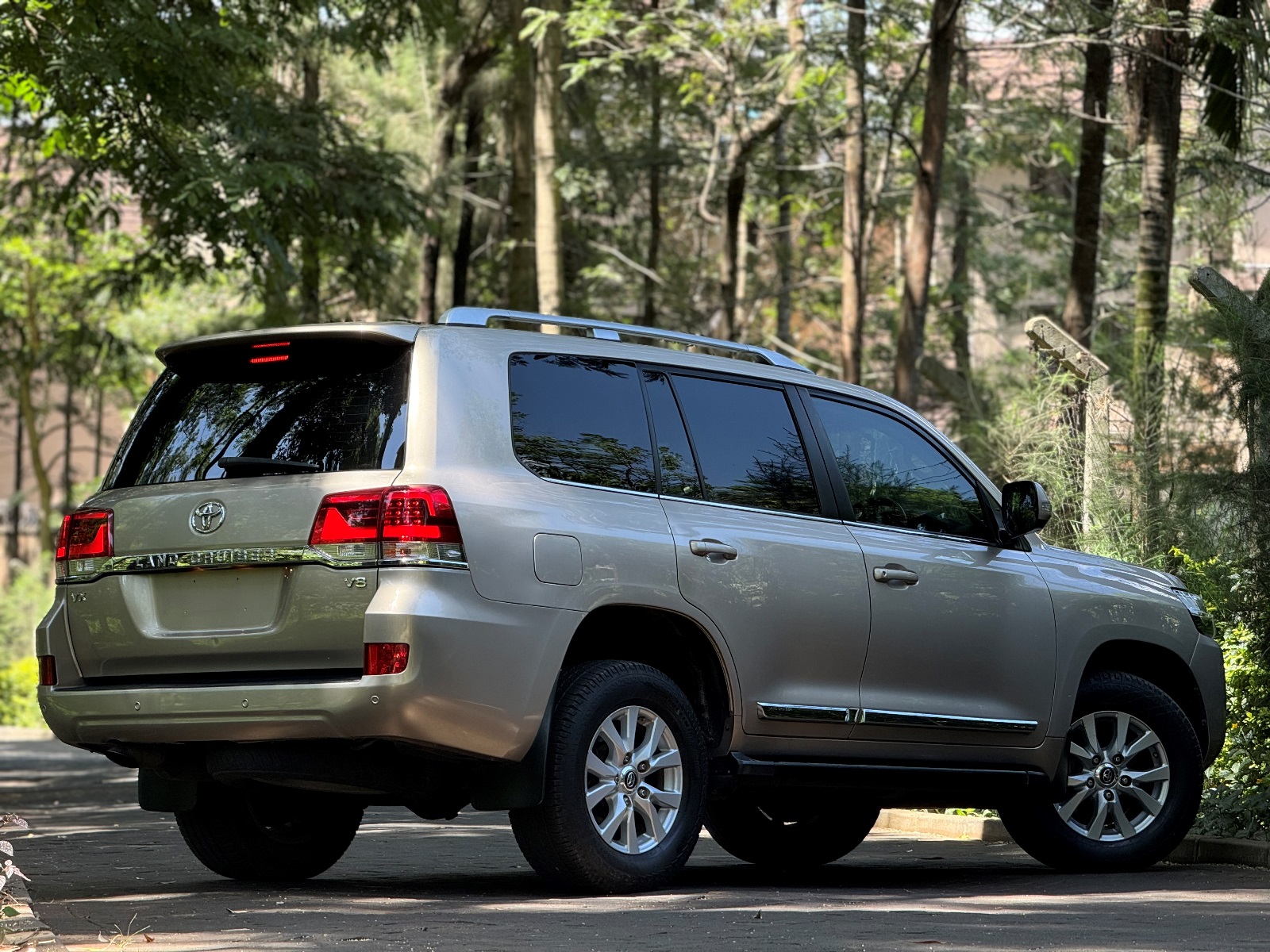 TOYOTA LANDCRUISER VX