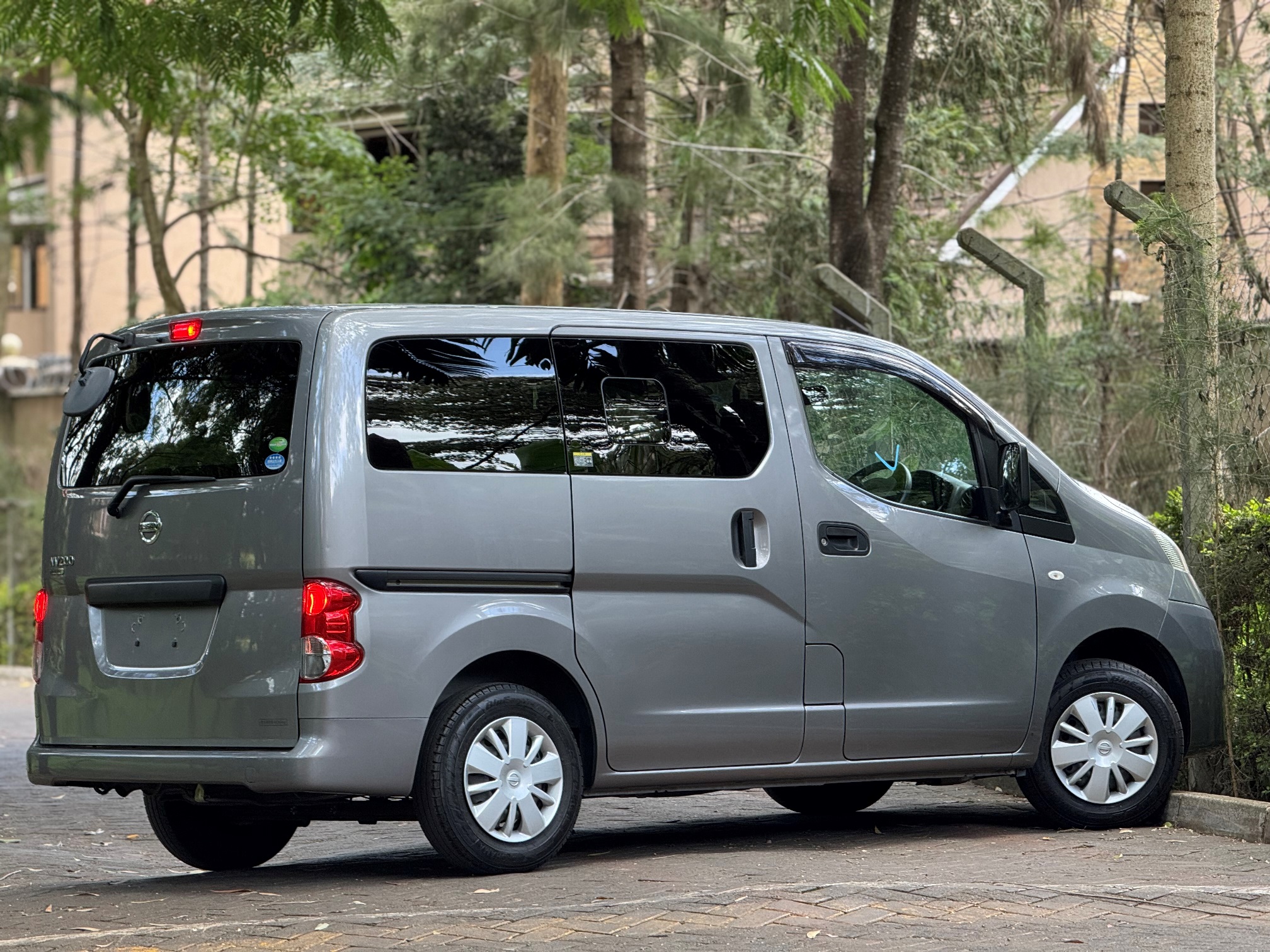 NISSAN NV200