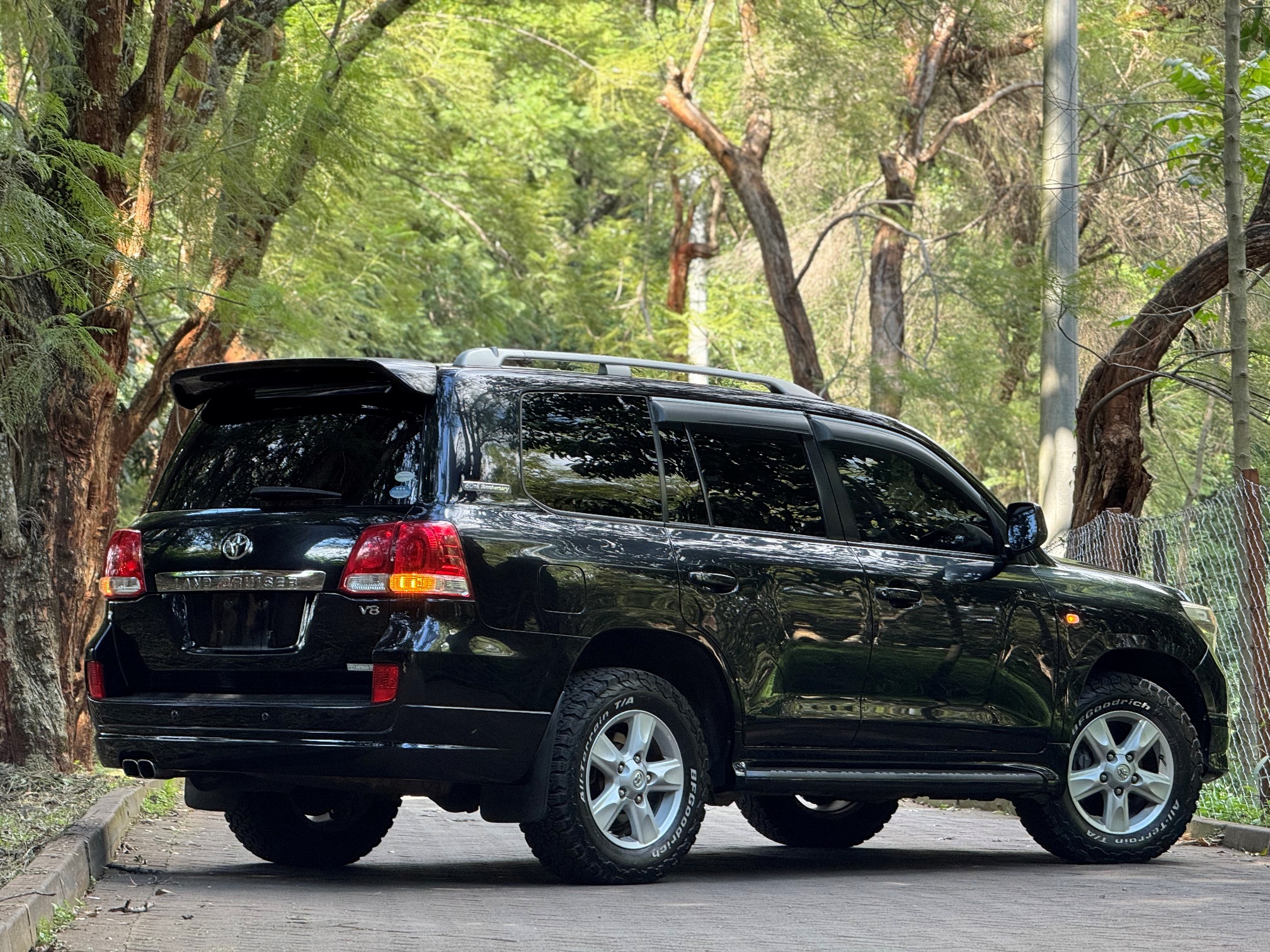 TOYOTA LANDCRUISER V8 ZX