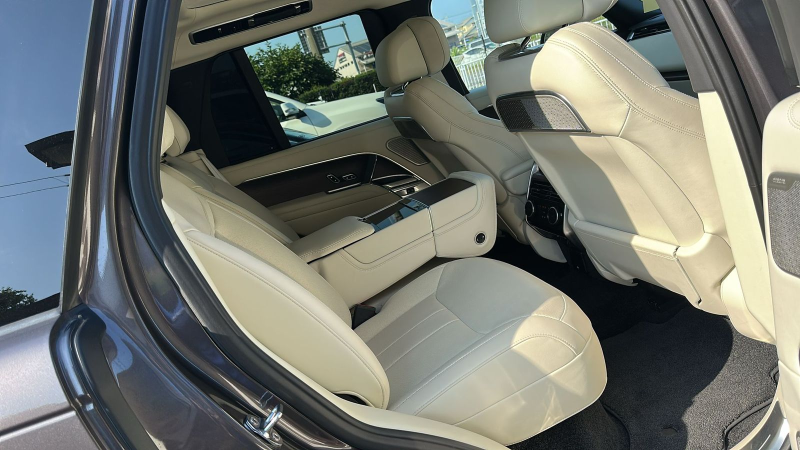 RANGE ROVER AUTOBIOGRAPHY