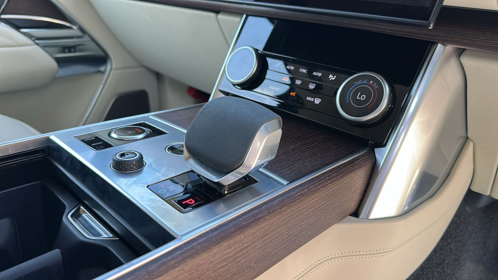 RANGE ROVER AUTOBIOGRAPHY