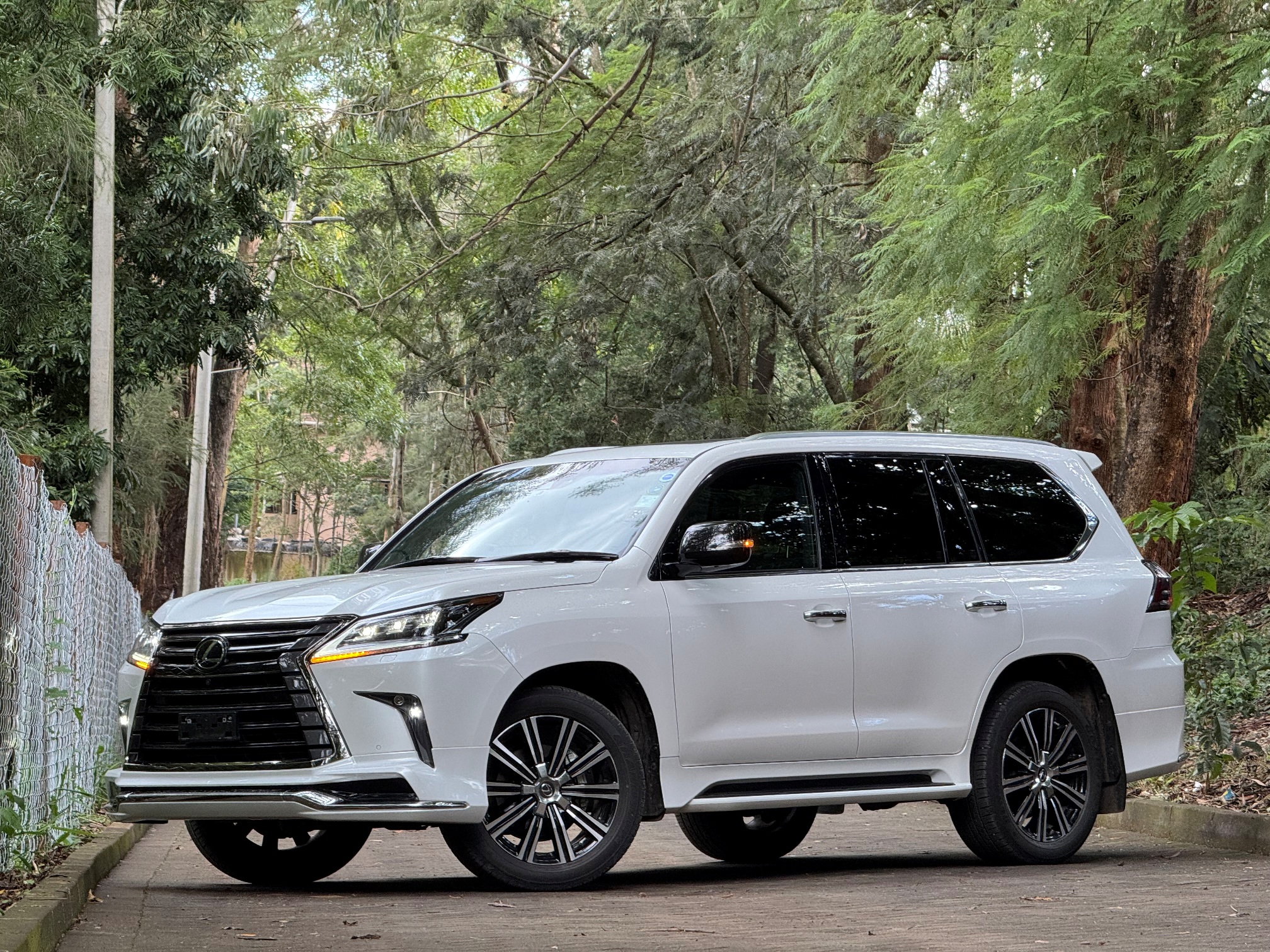 LEXUS LX570