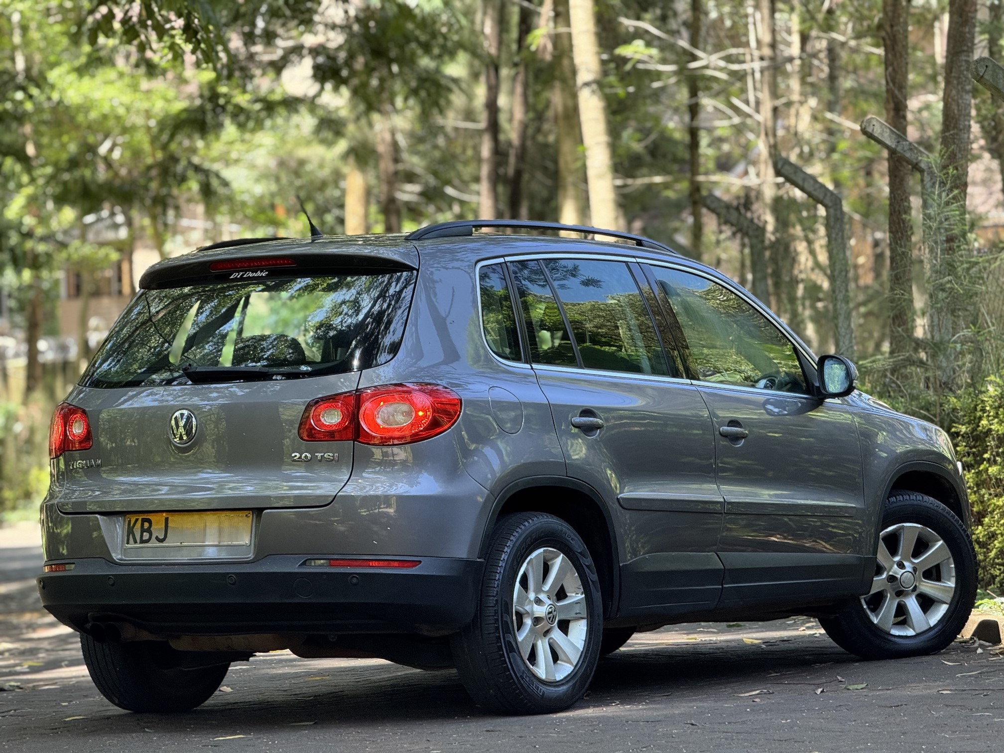 VOLKWAGEN TIGUAN