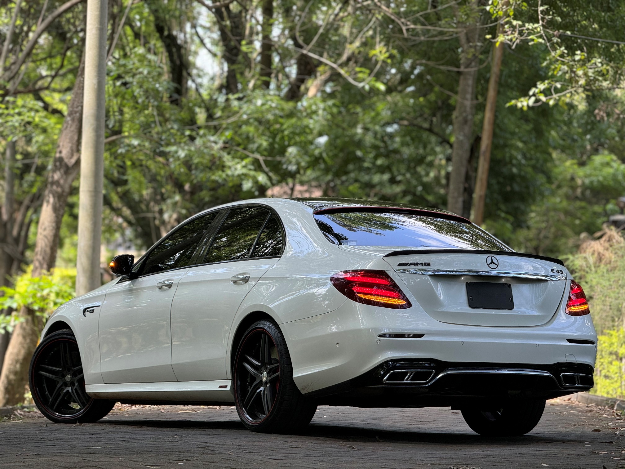 MERCEDES BENZ E43 AMG