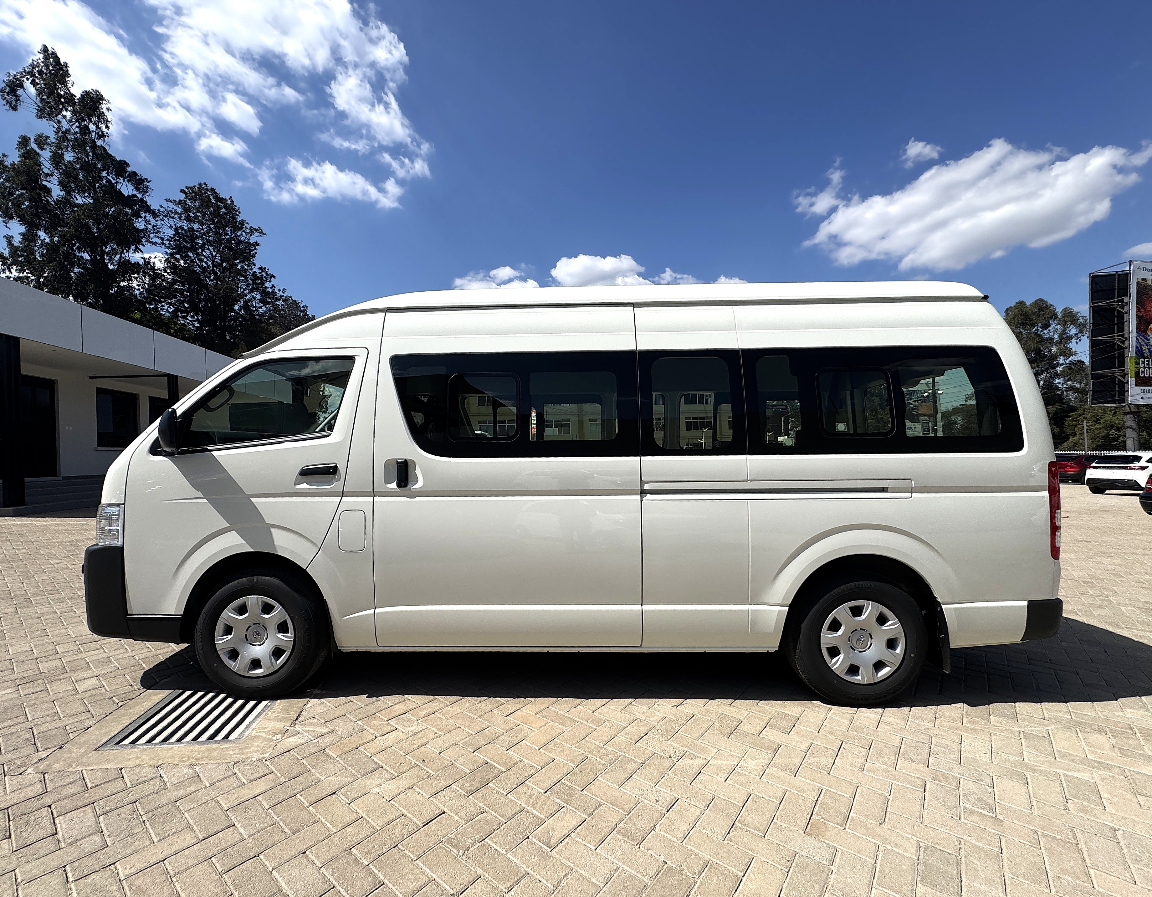 2026 TOYOTA HIACE 9L