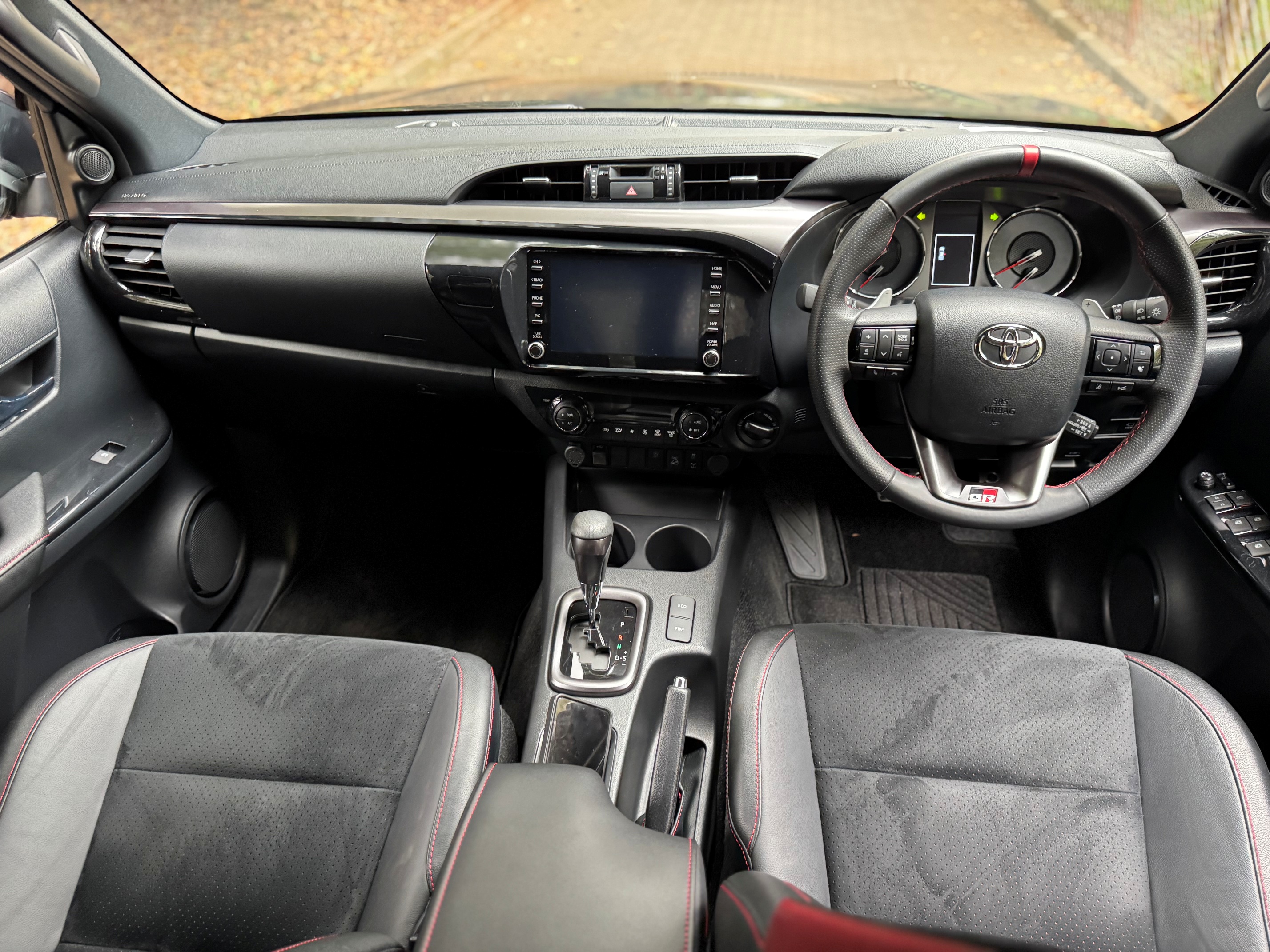 TOYOTA HILUX GR SPORT