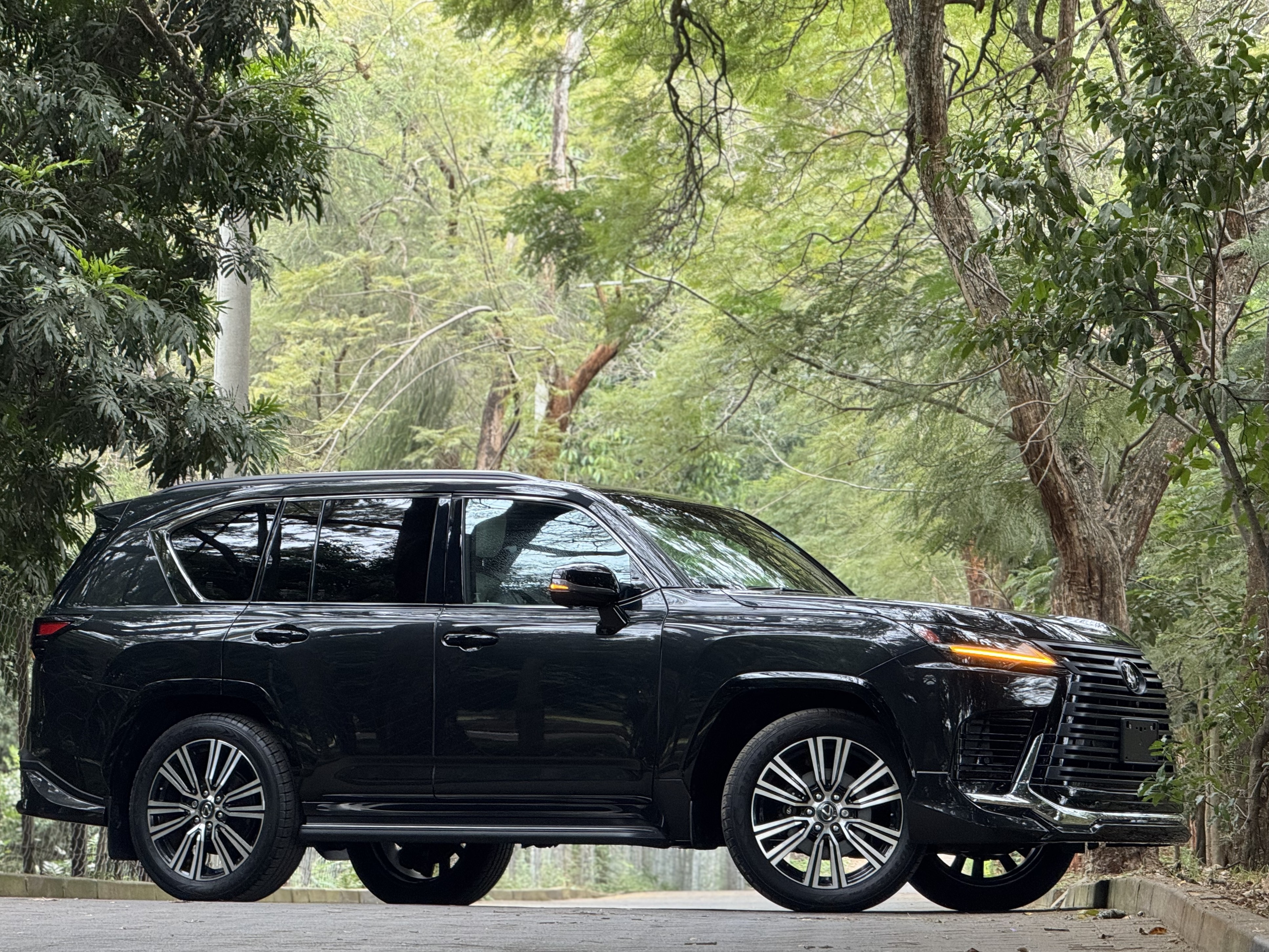 2023 LEXUS LX600