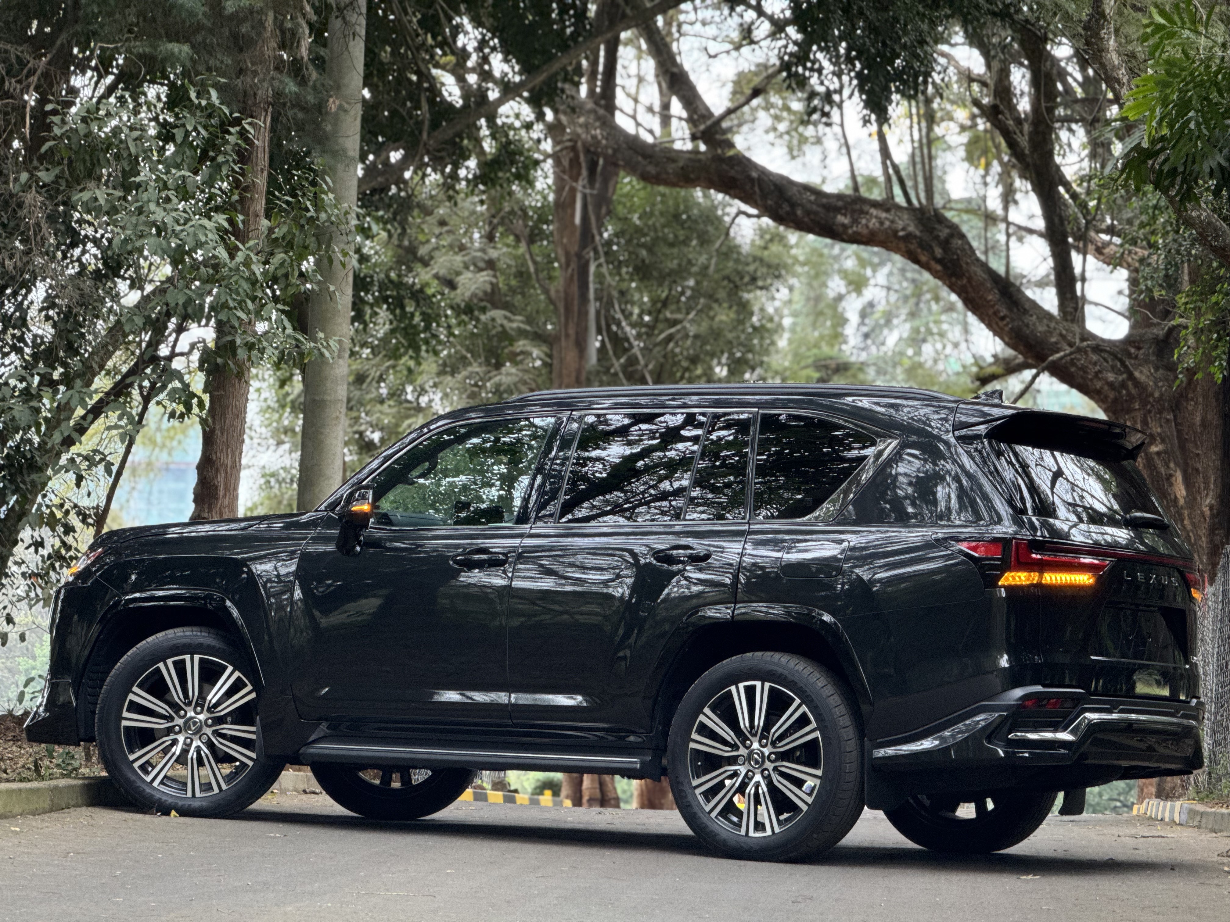 2023 LEXUS LX600