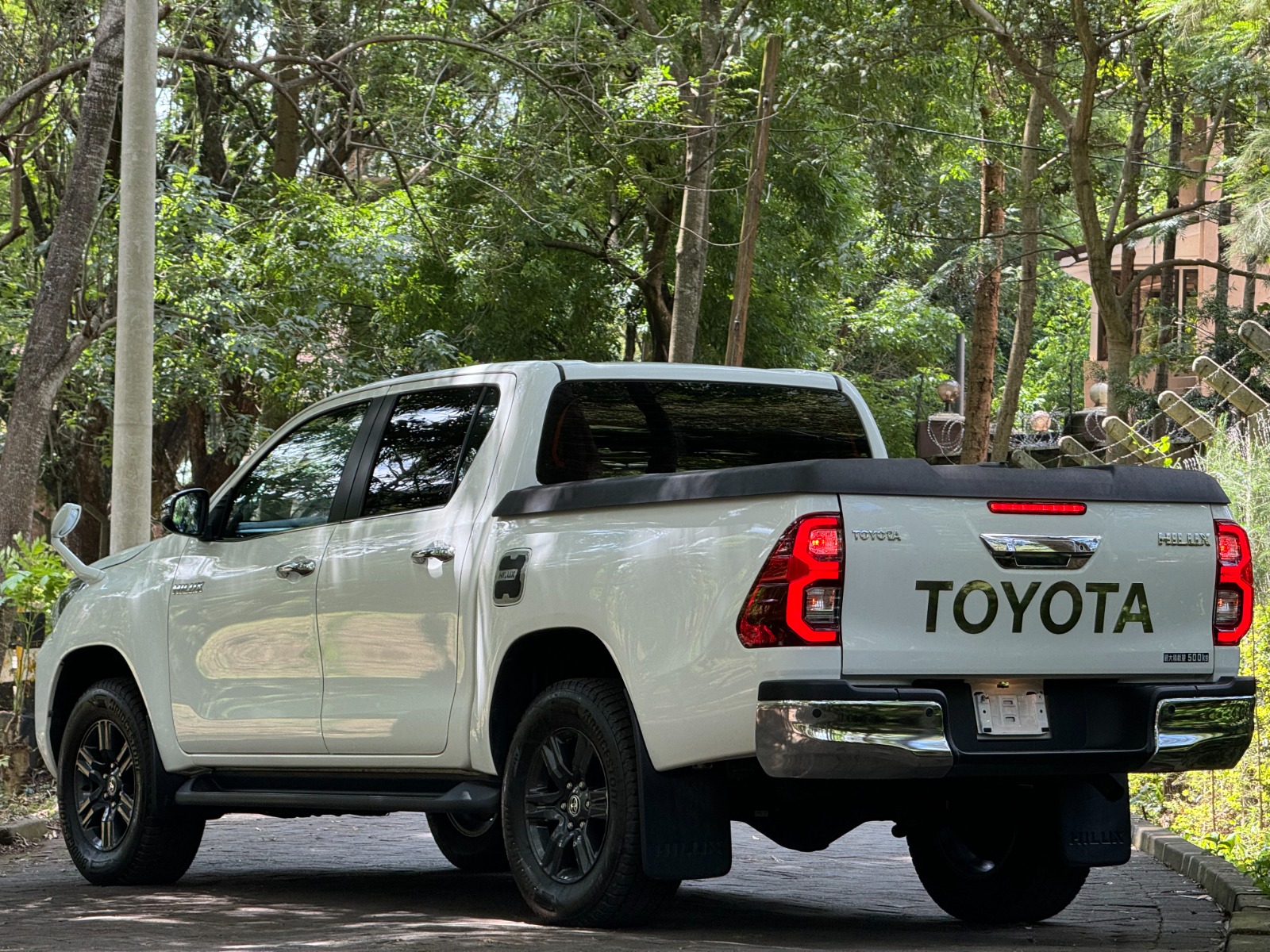 2021 TOYOTA HILUX