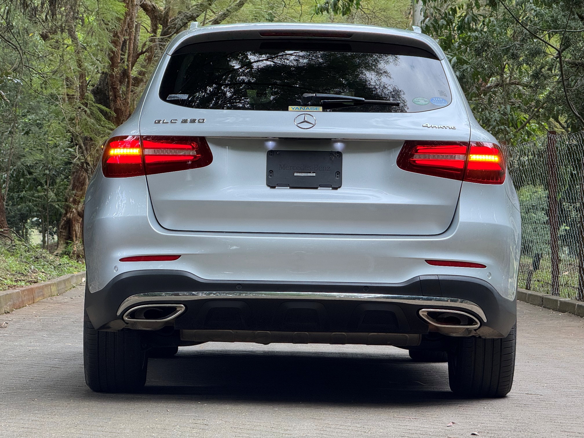 MERCEDES BENZ GLC250 4MATICs
