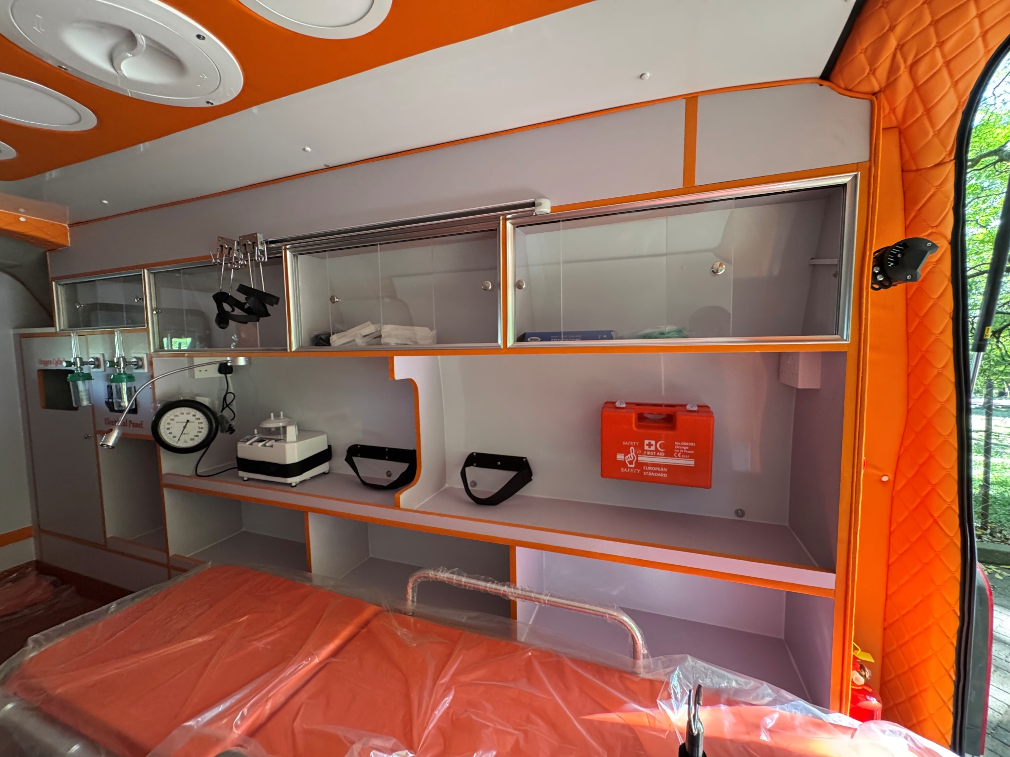 TOYOTA HIACE AMBULANCE VAN