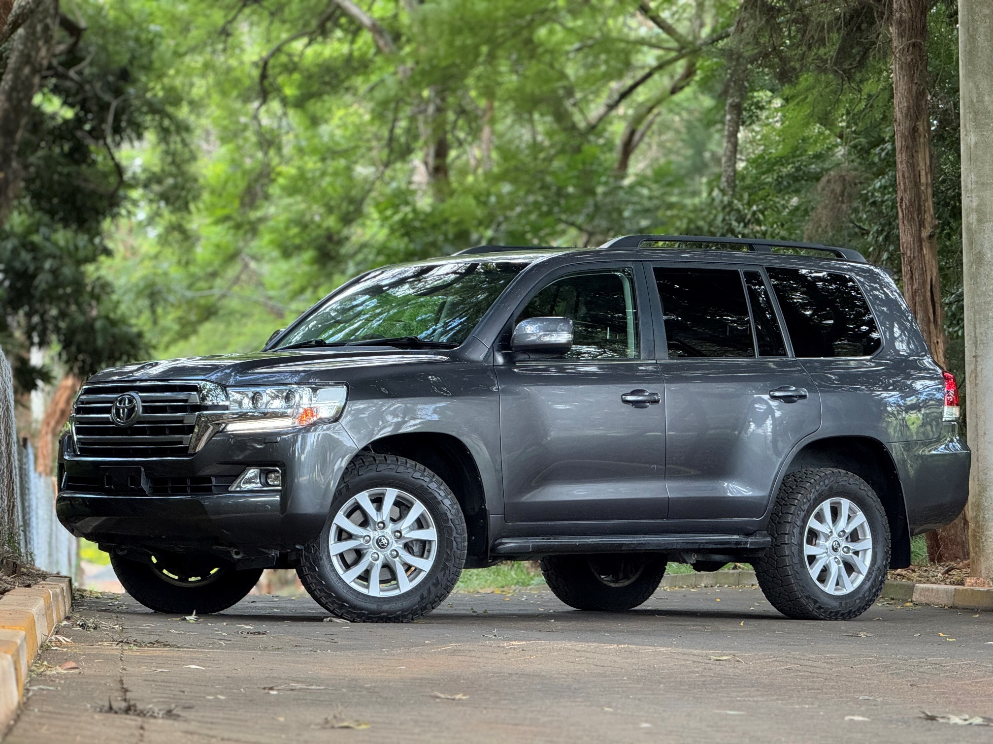 TOYOTA LANDCRUISER VX