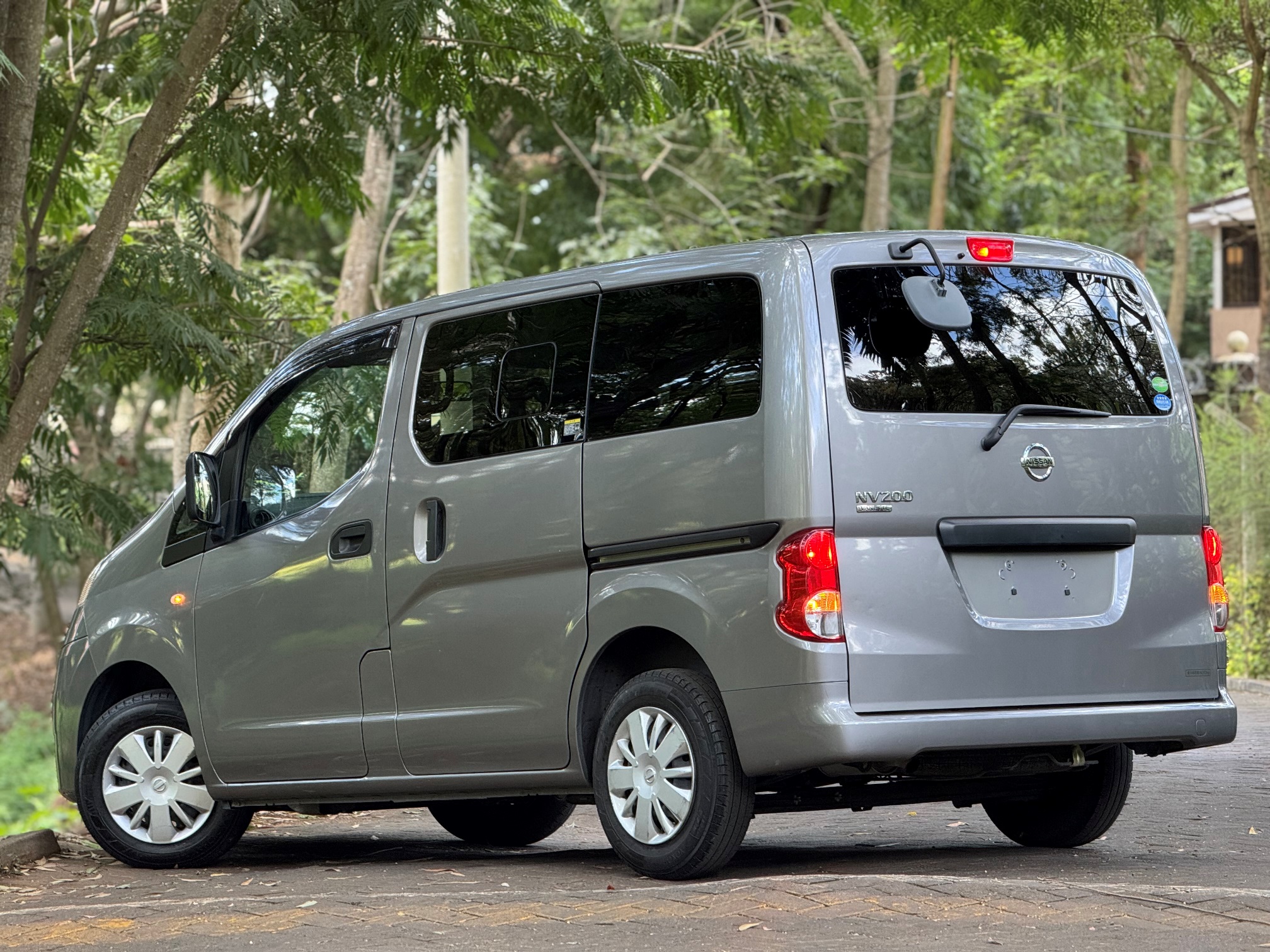 NISSAN NV200