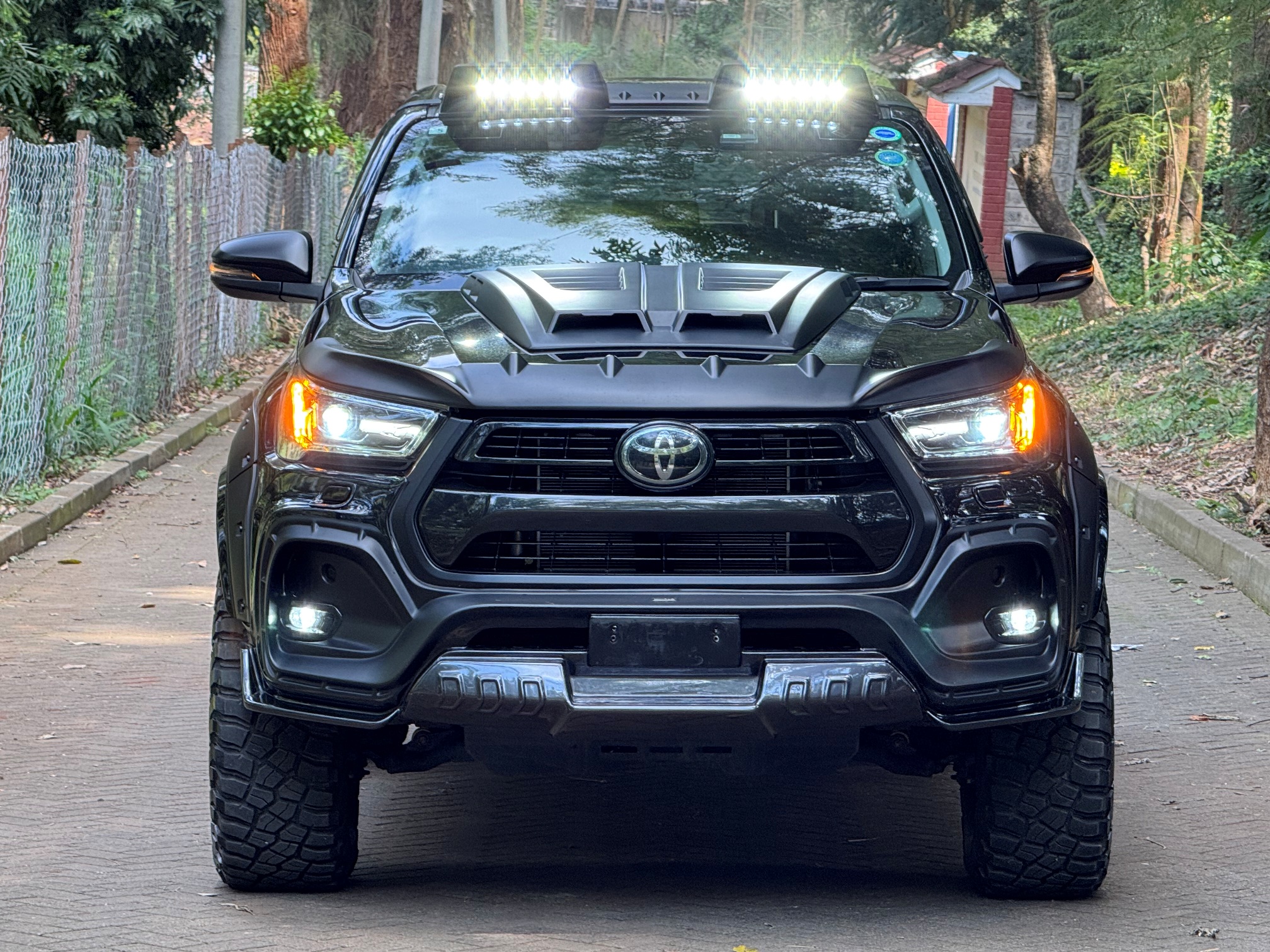 TOYOTA HILUX