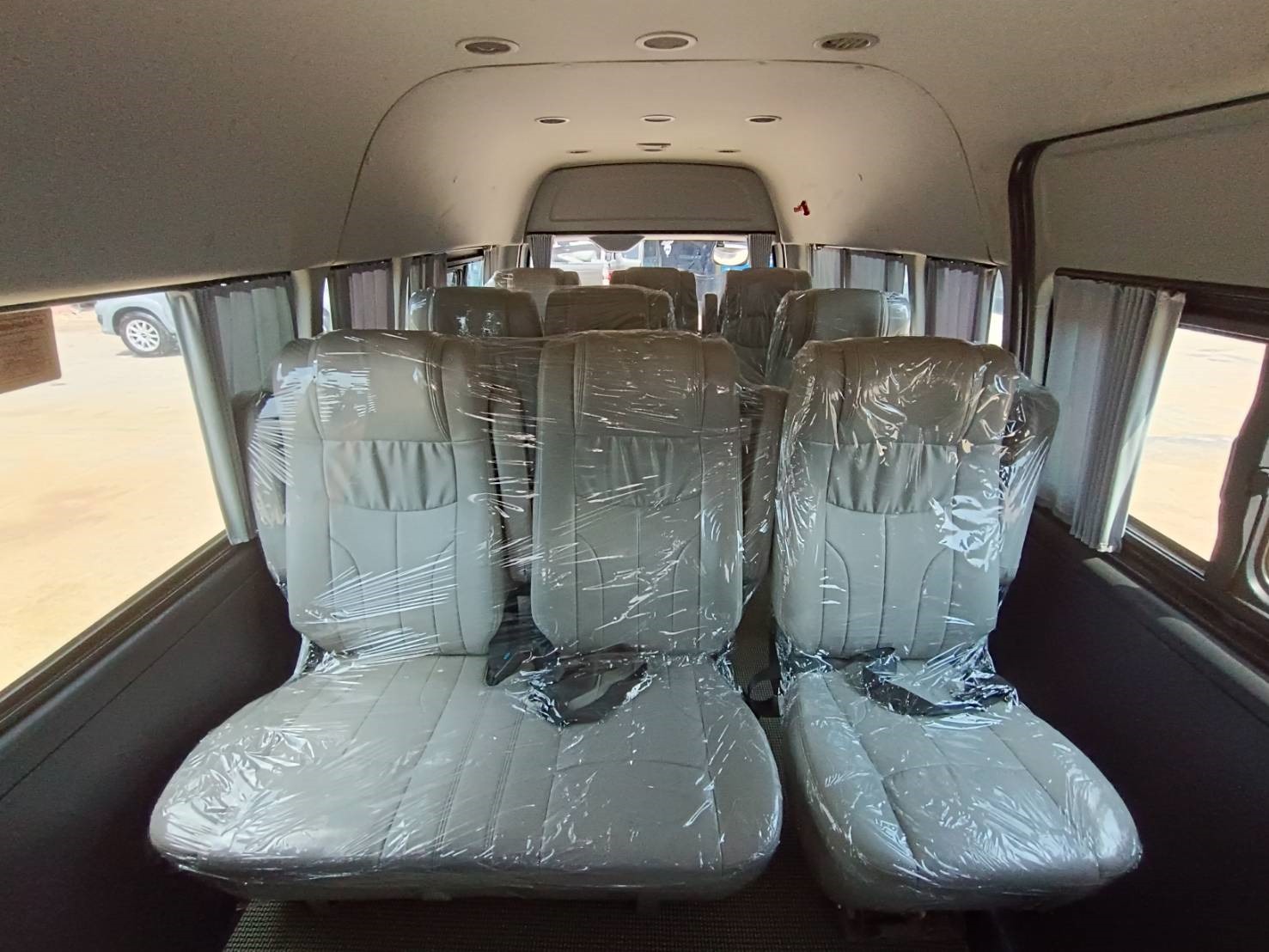 TOYOTA HIACE 9L HIGH ROOF