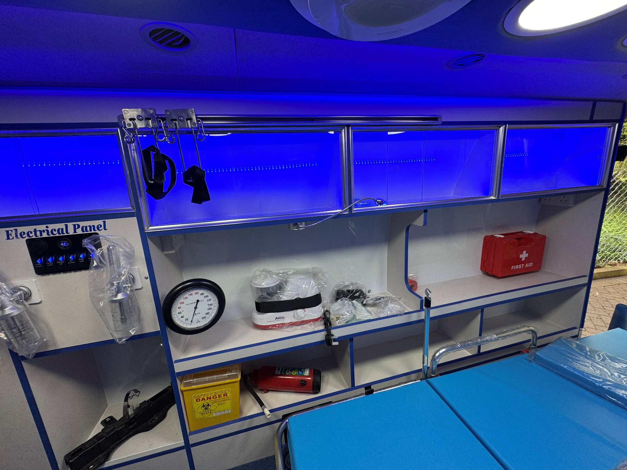 TOYOTA HIACE GL-AMBULANCE VAN