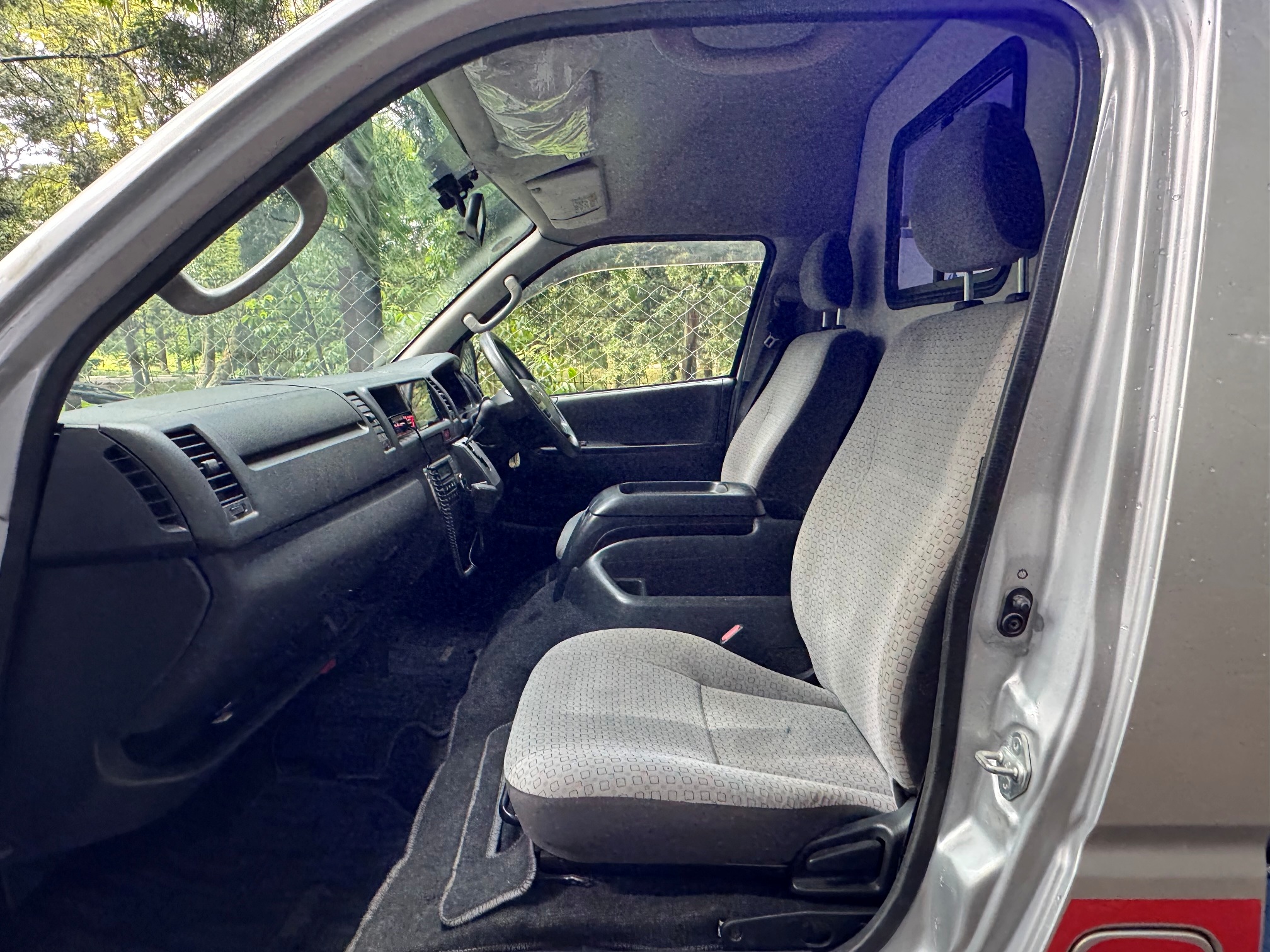 TOYOTA HIACE GL-AMBULANCE VAN