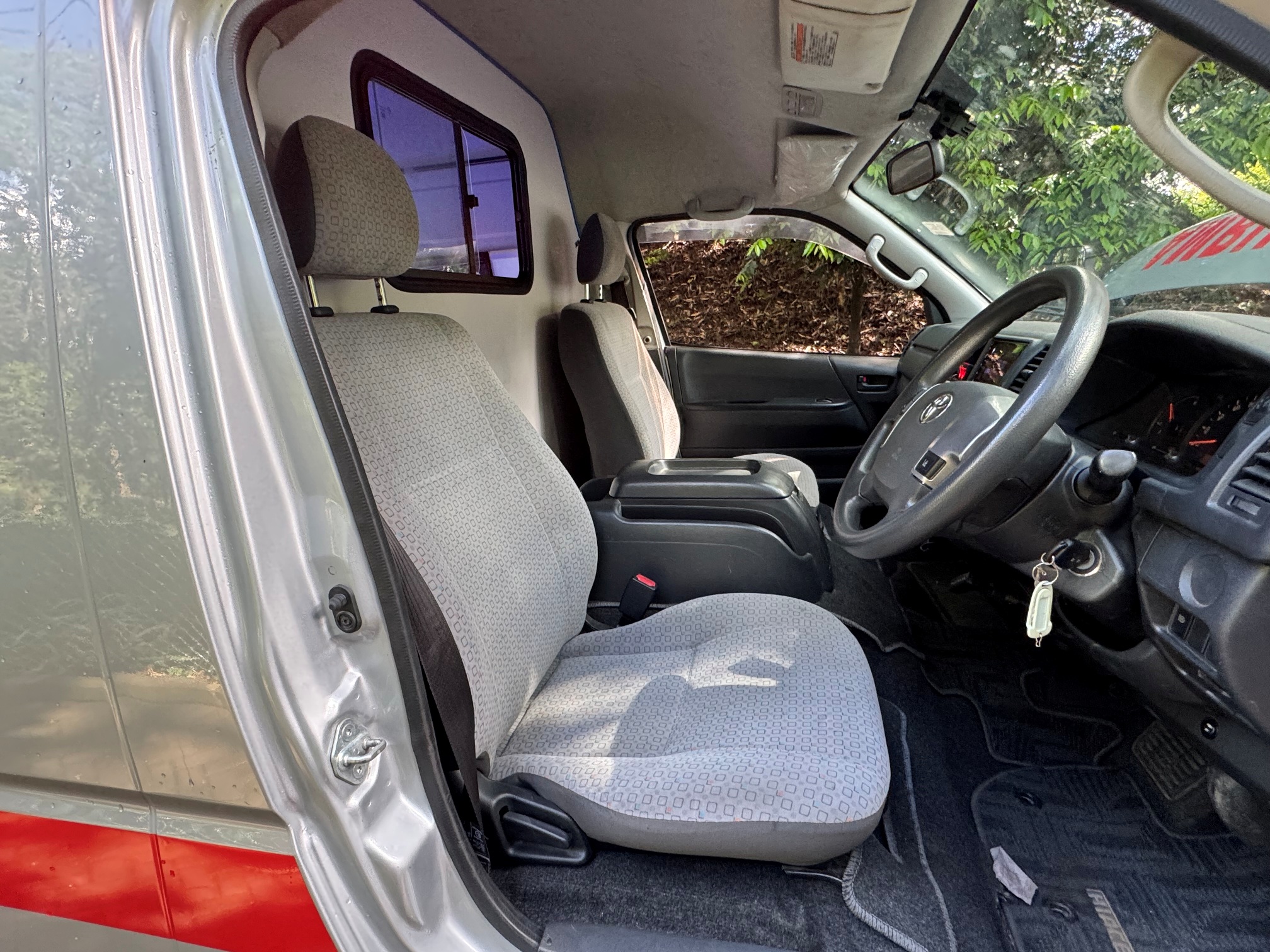 TOYOTA HIACE GL-AMBULANCE VAN