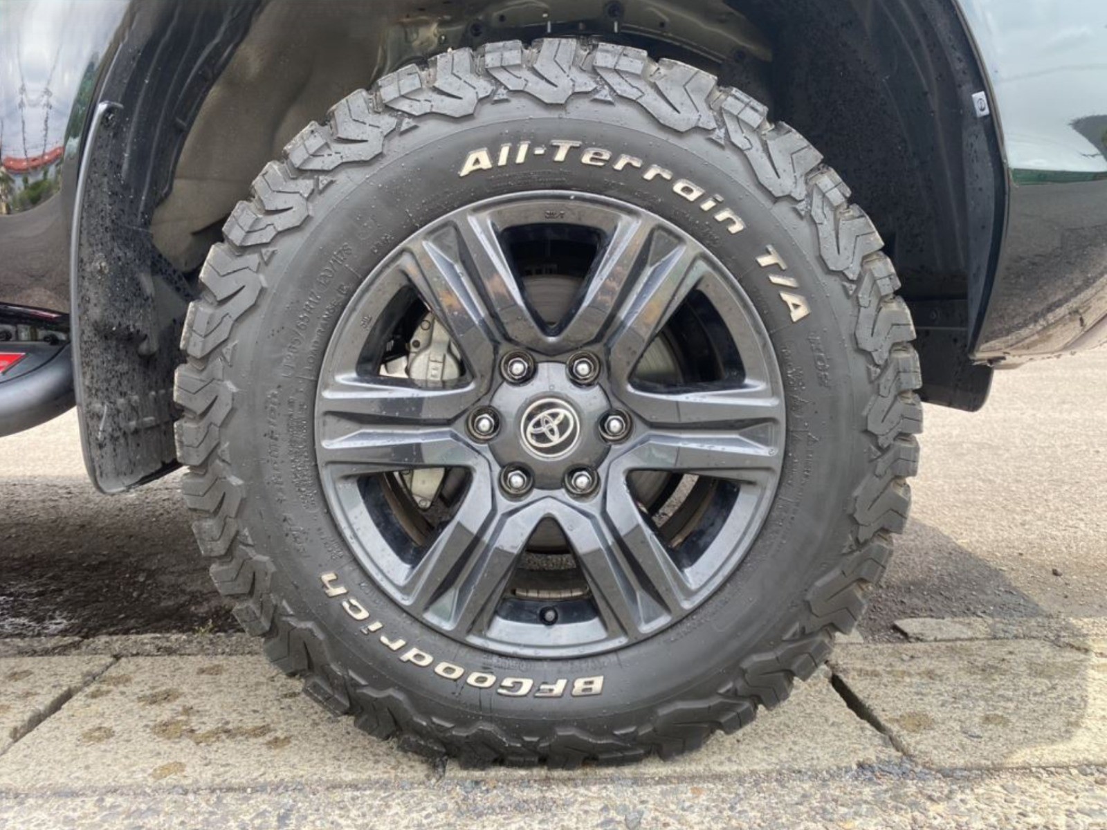 TOYOTA HILUX GR