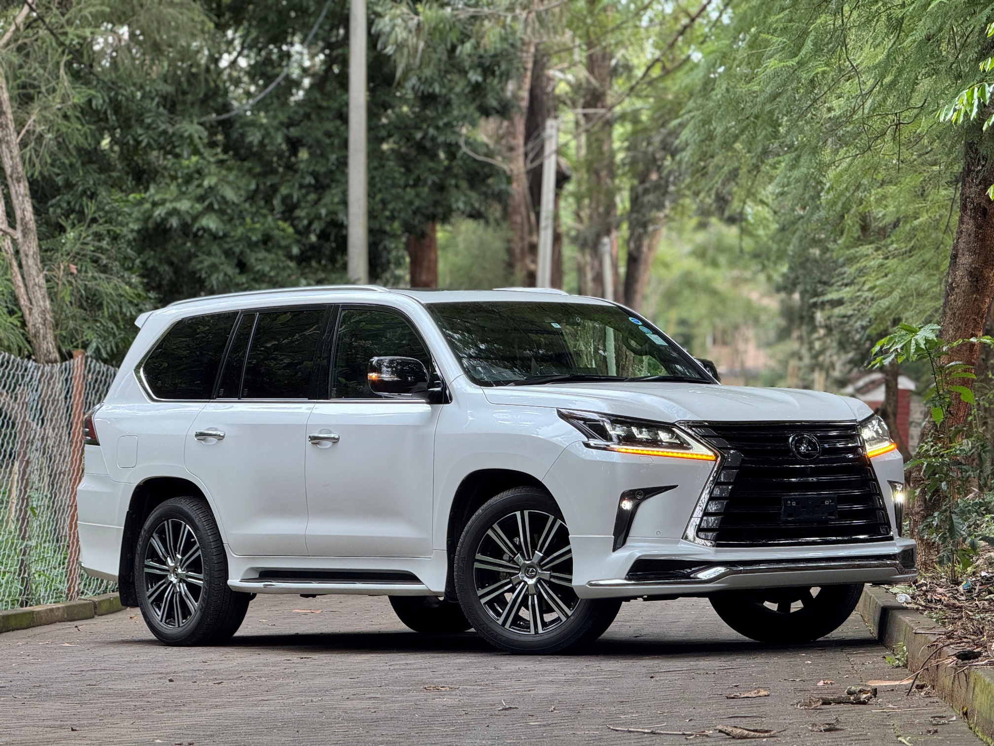 LEXUS LX570