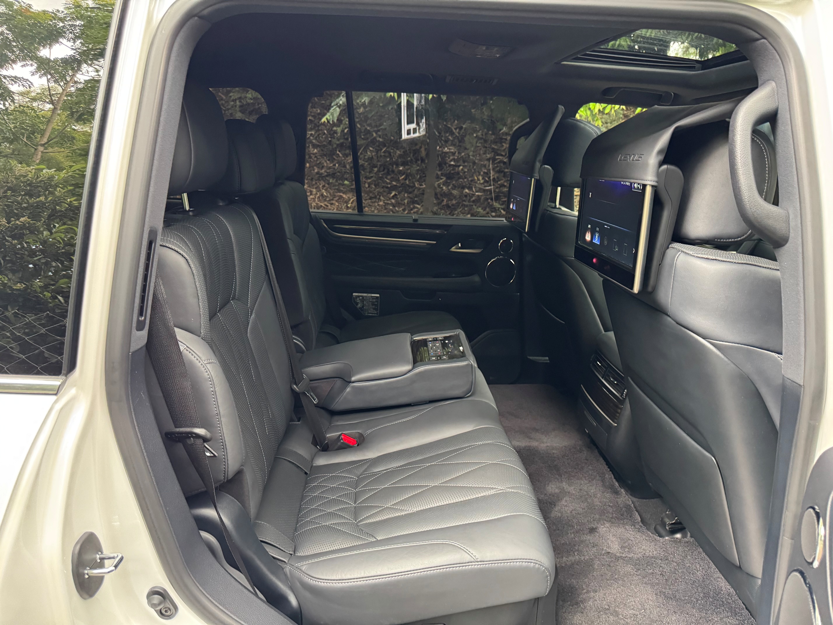 LEXUS LX570