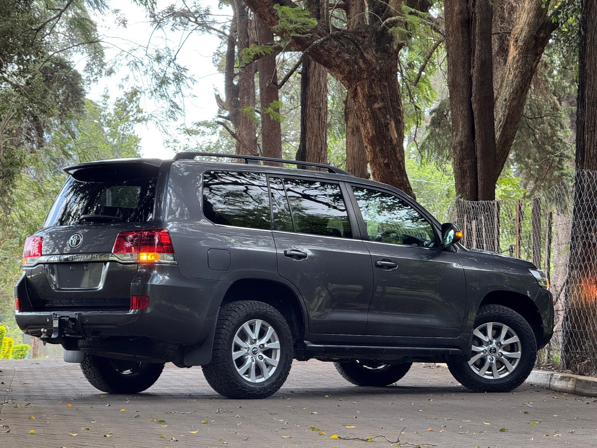 TOYOTA LANDCRUISER VX