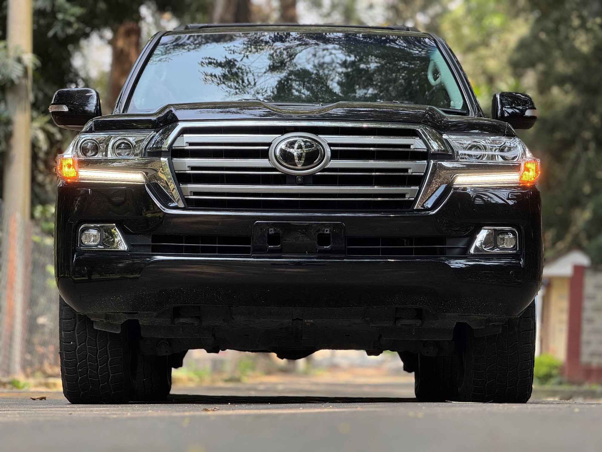 TOYOTA LANDCRIUSER V8 SAHARA