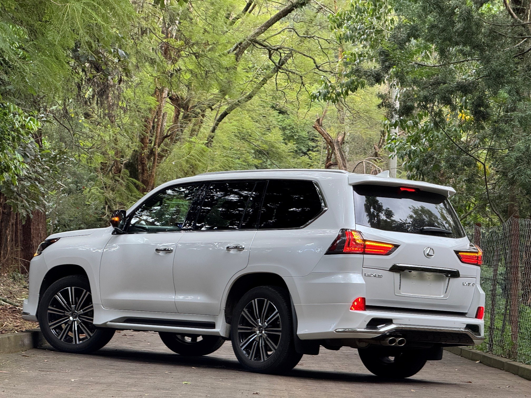 LEXUS LX570