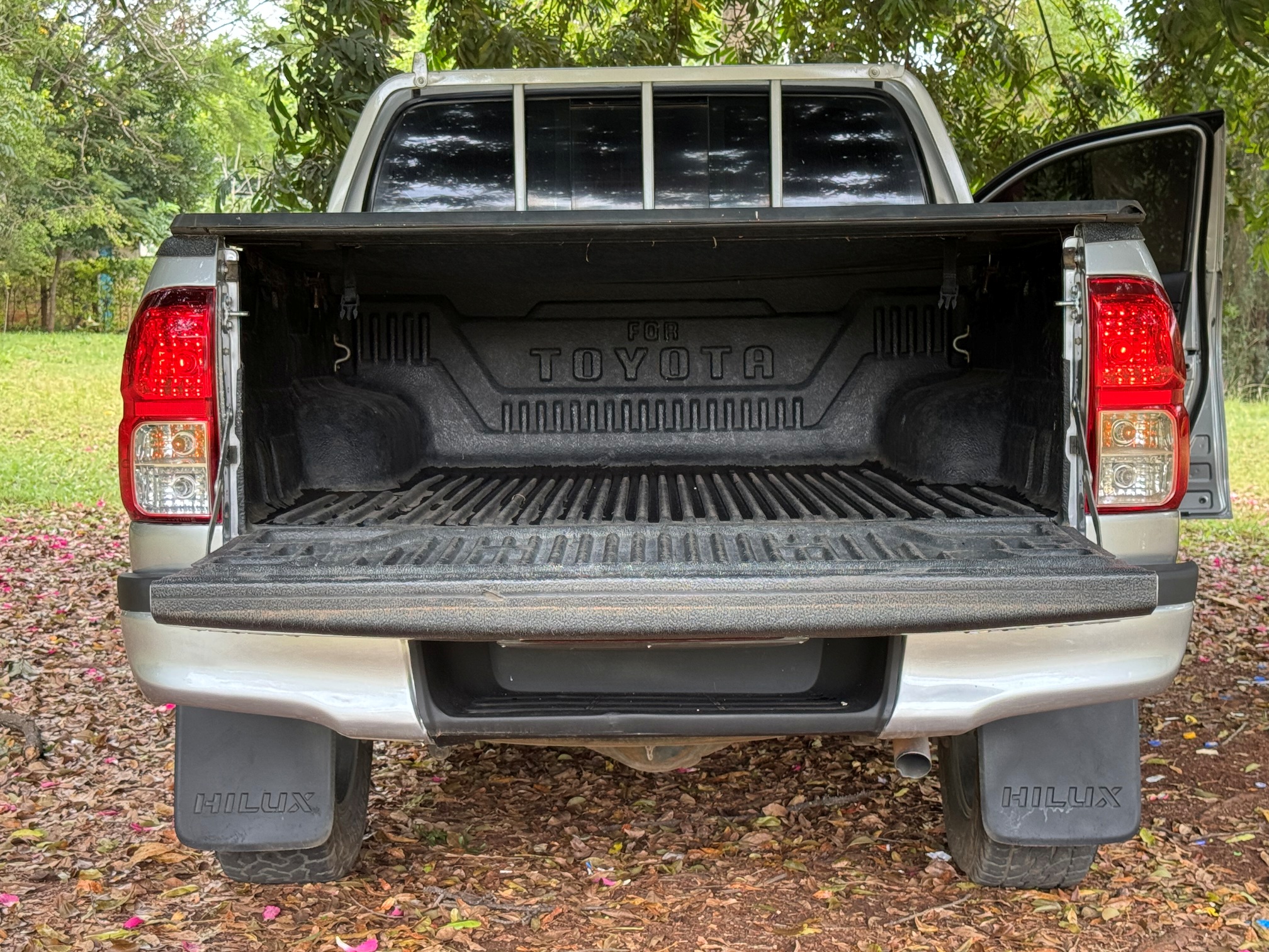 TOYOTA HILUX MANUAL