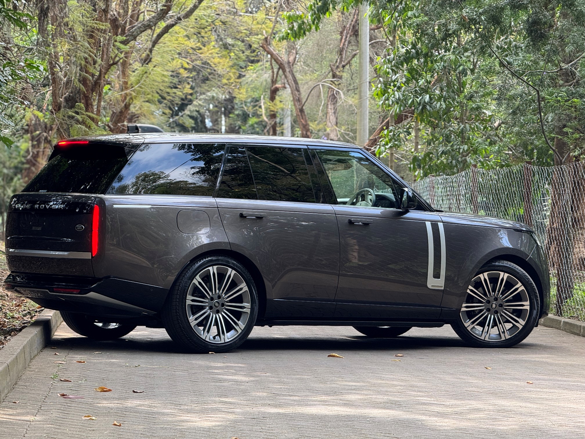 RANGE ROVER AUTOBIOGRAPHY