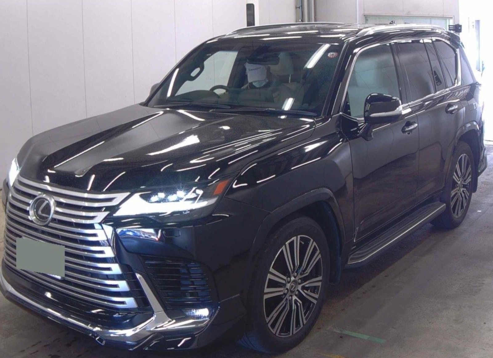 LEXUS LX600