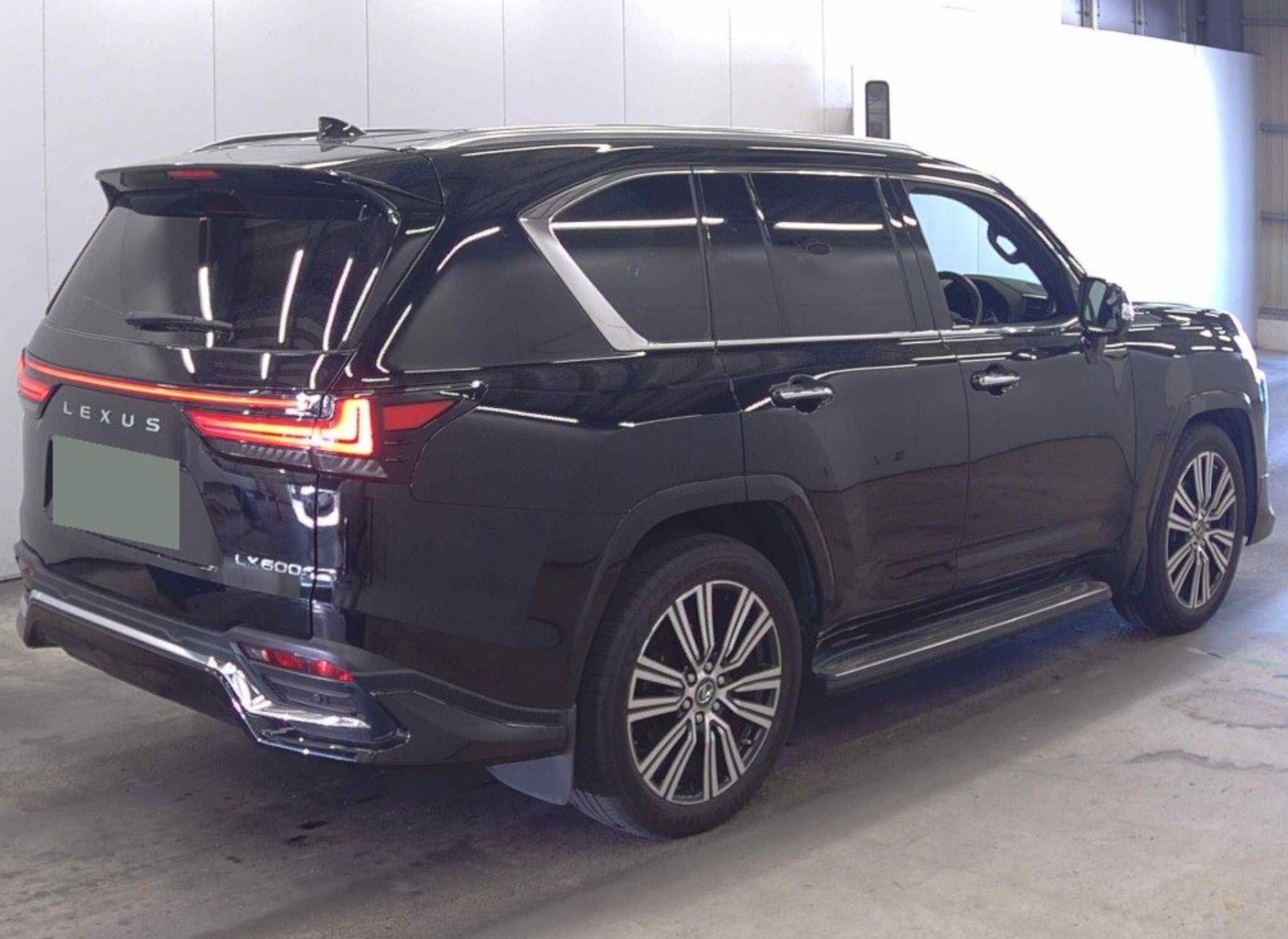 LEXUS LX600