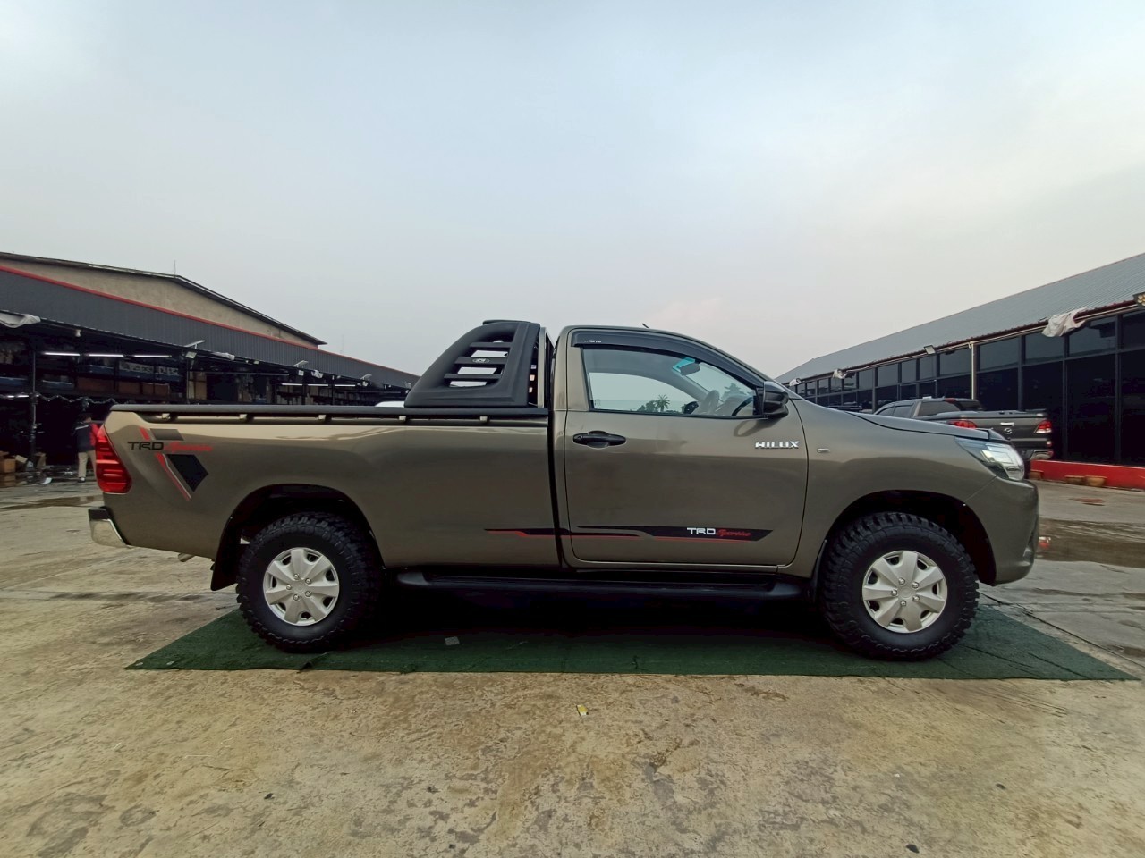 TOYOTA HILUX HIGHRIDER