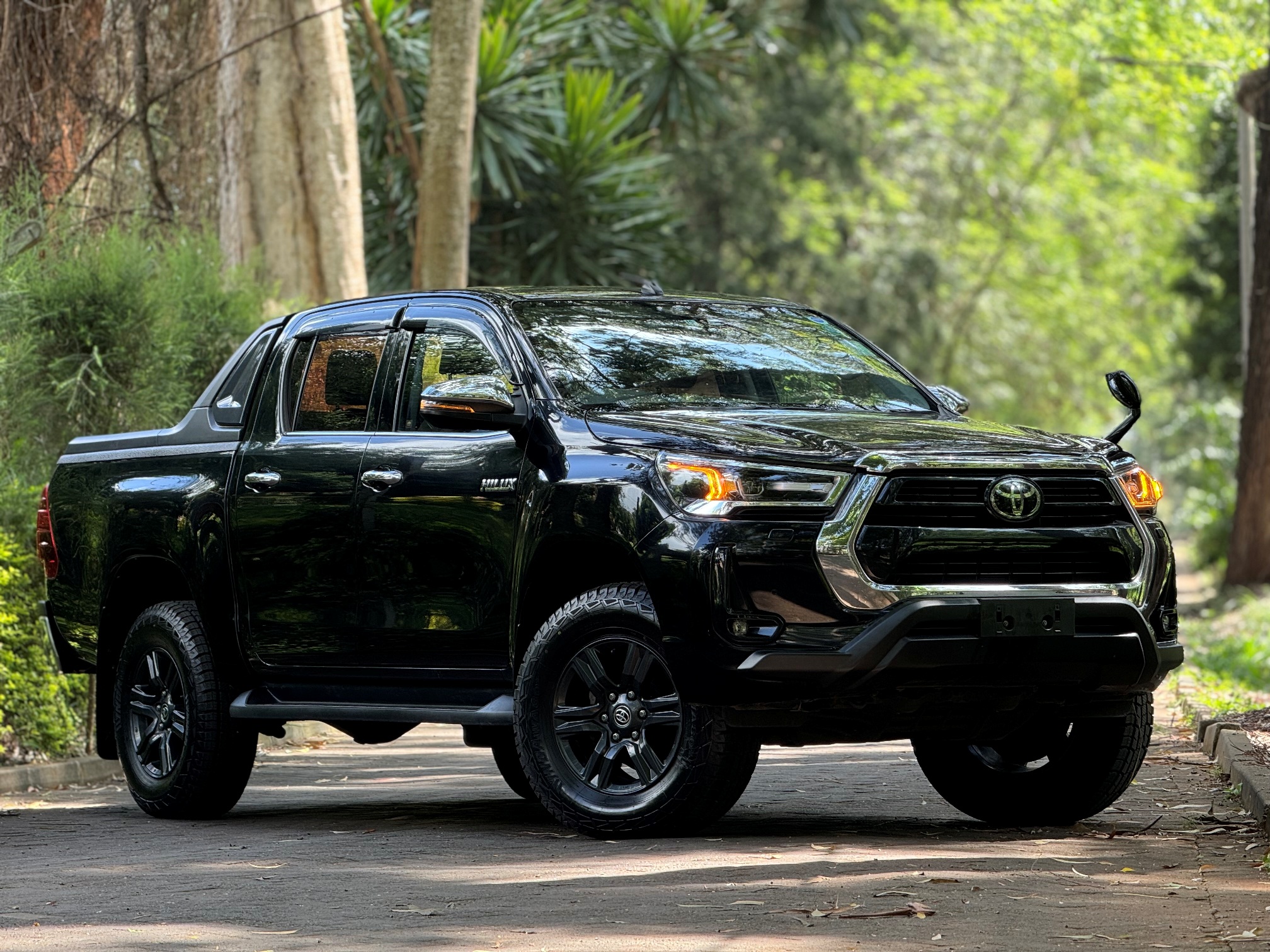 TOYOTA HILUX