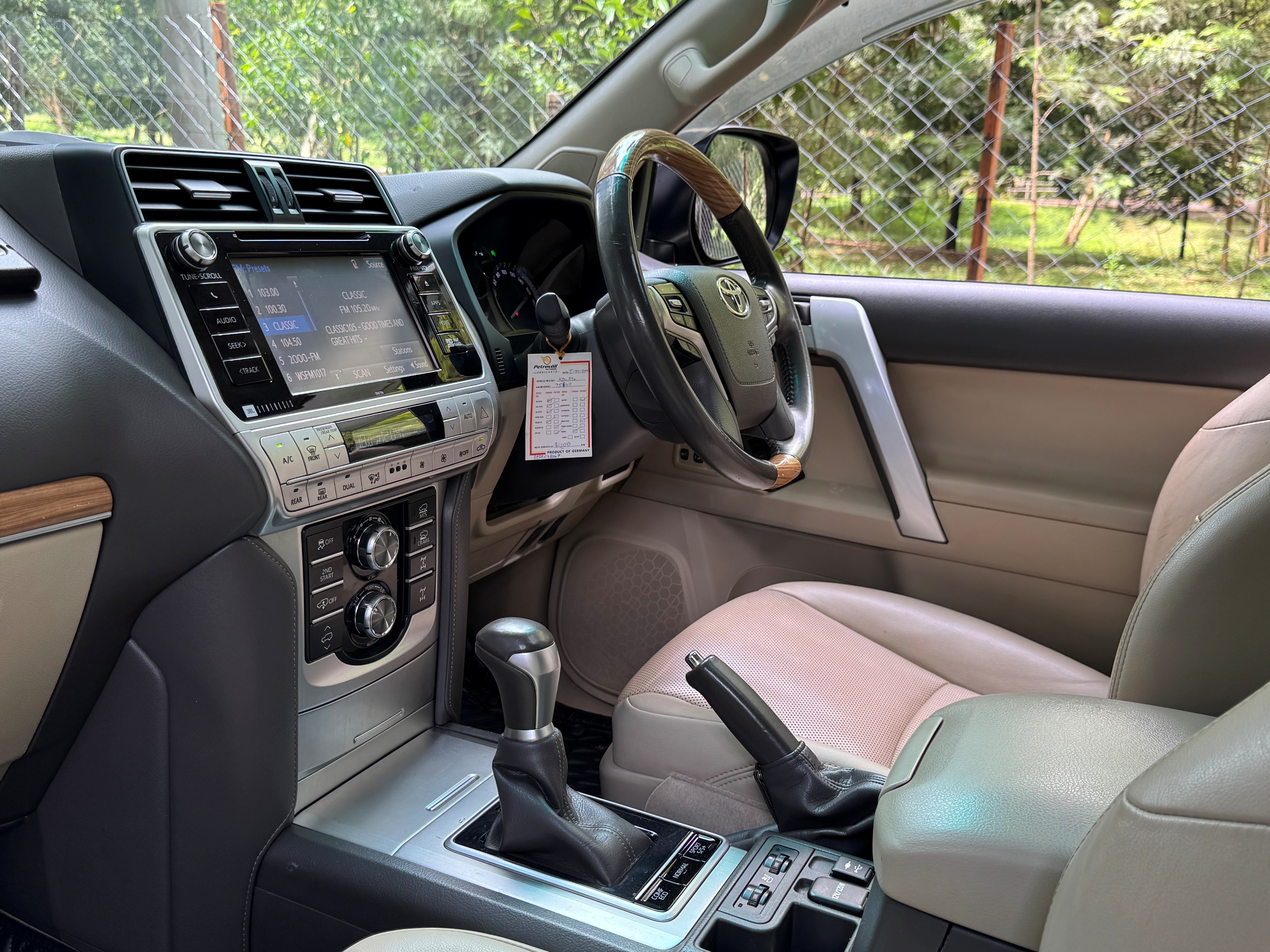 TOYOTA LANDCRUISER PRADO KAKADU