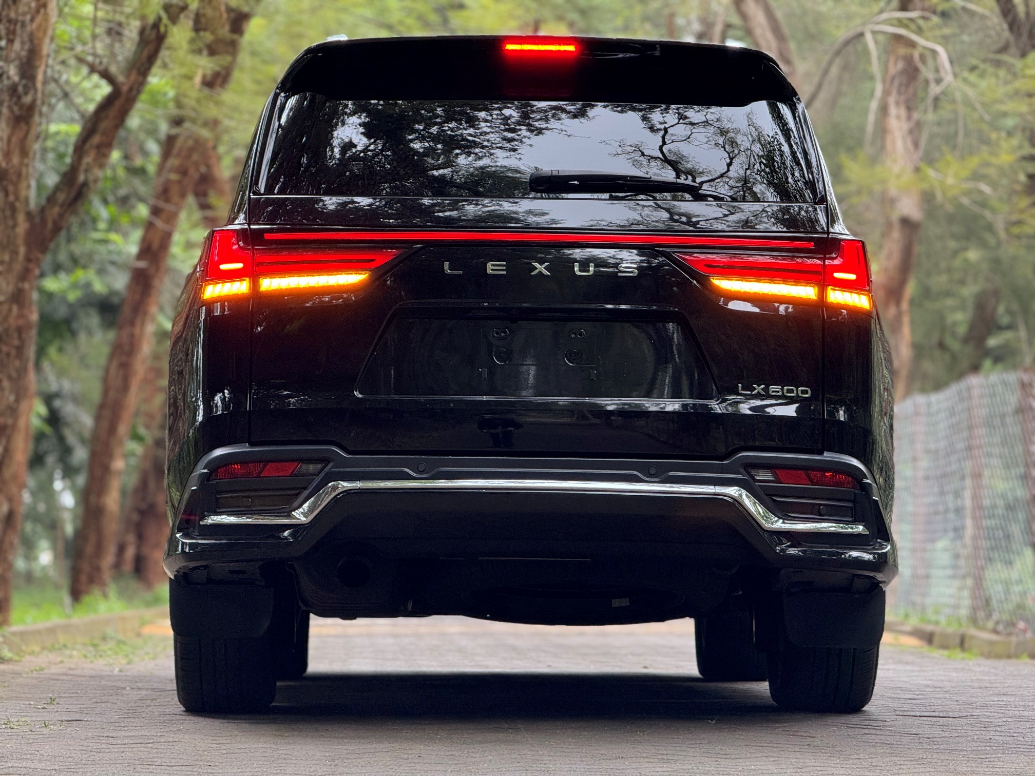 LEXUS LX600