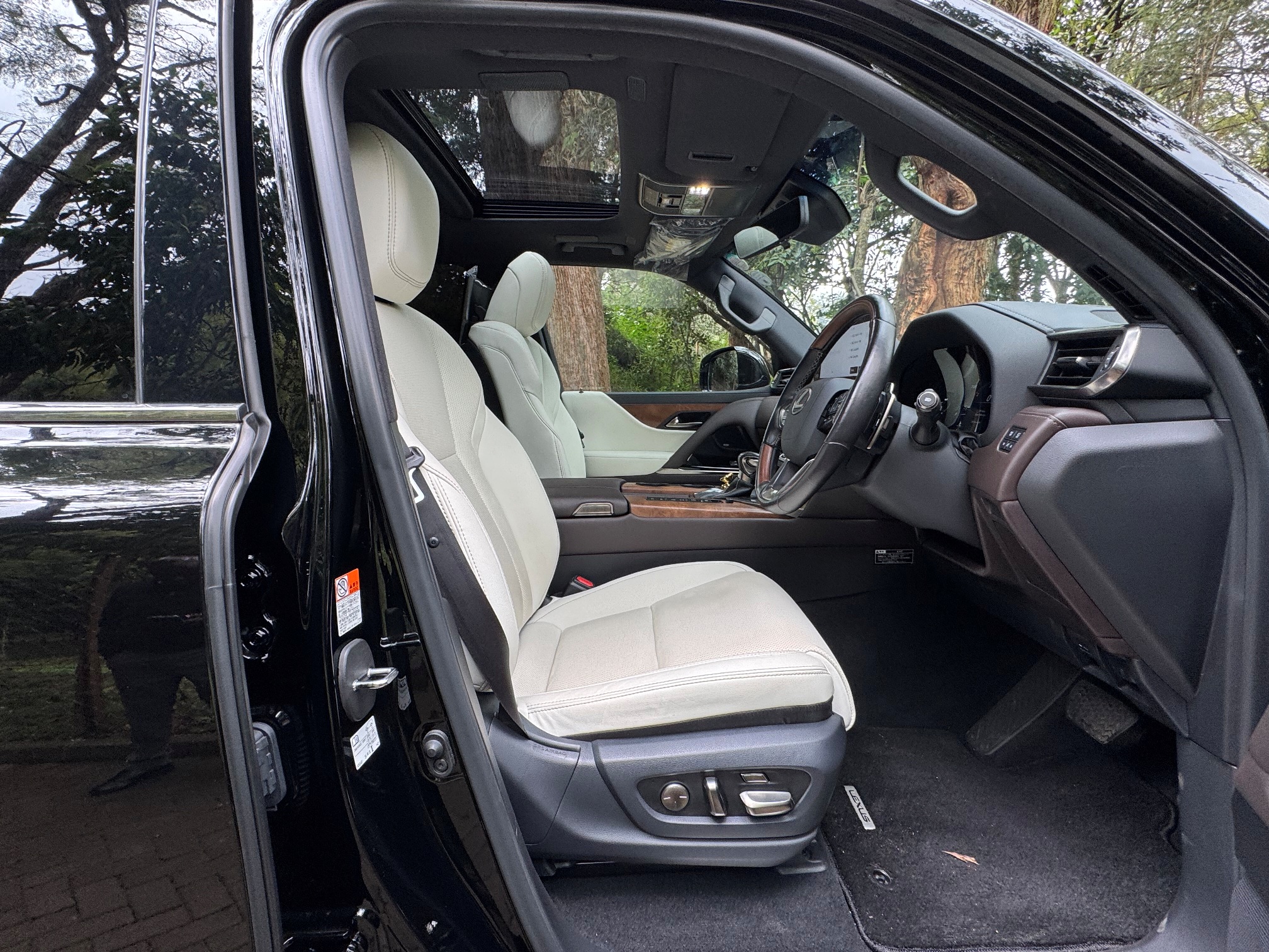 LEXUS LX600