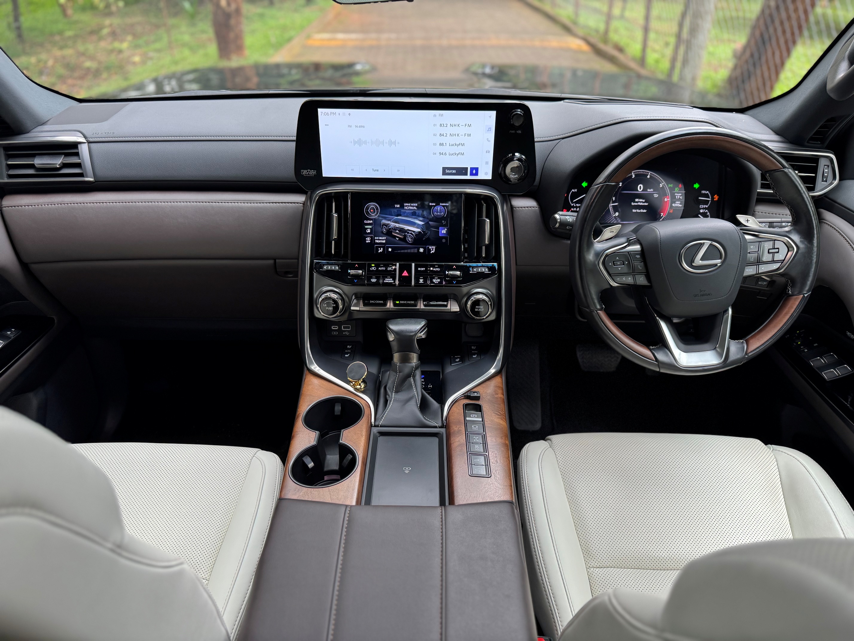 LEXUS LX600