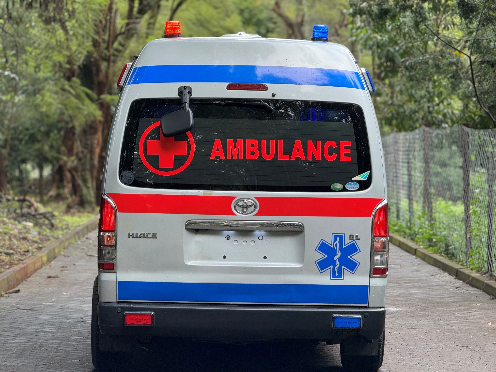 TOYOTA HIACE GL-AMBULANCE VAN