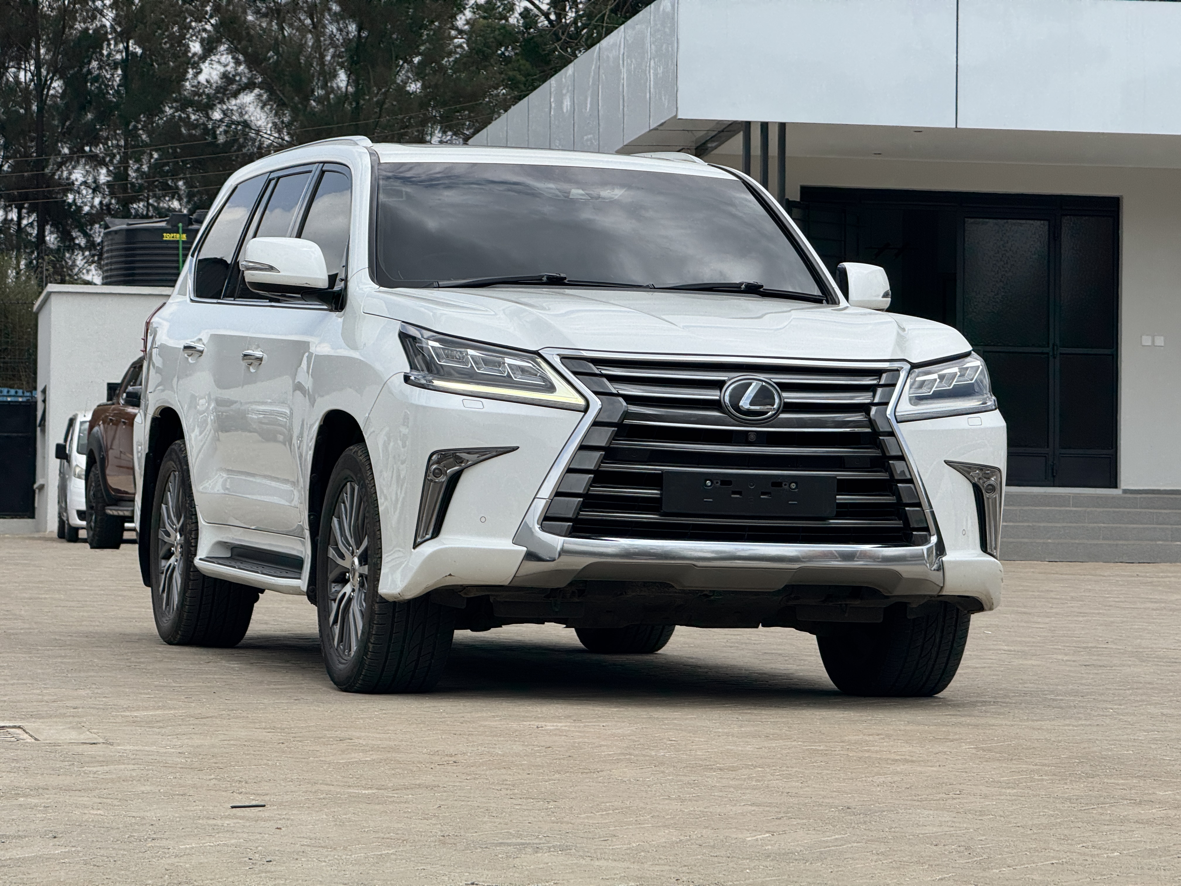 2017 LEXUS LX450d